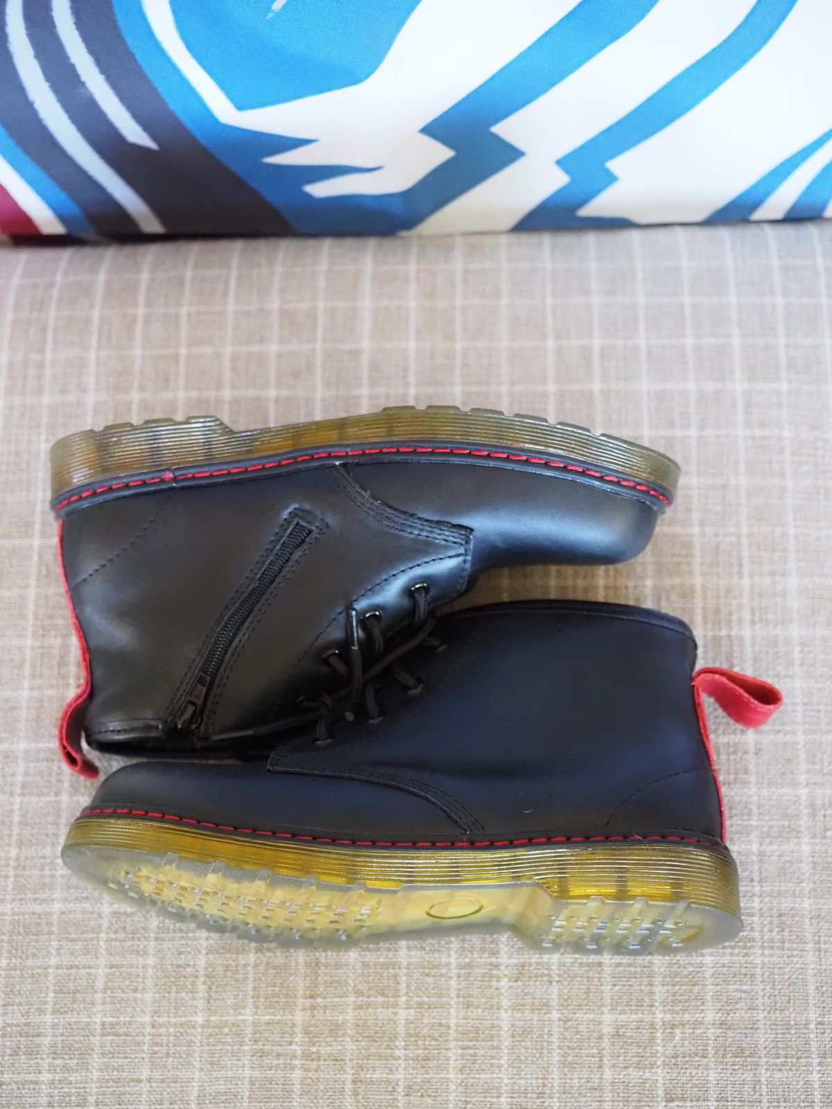 Photo by Little_Pods on November 30, 0002 of the Piper Finn Raven-Combat Boots in Unknown Leather.