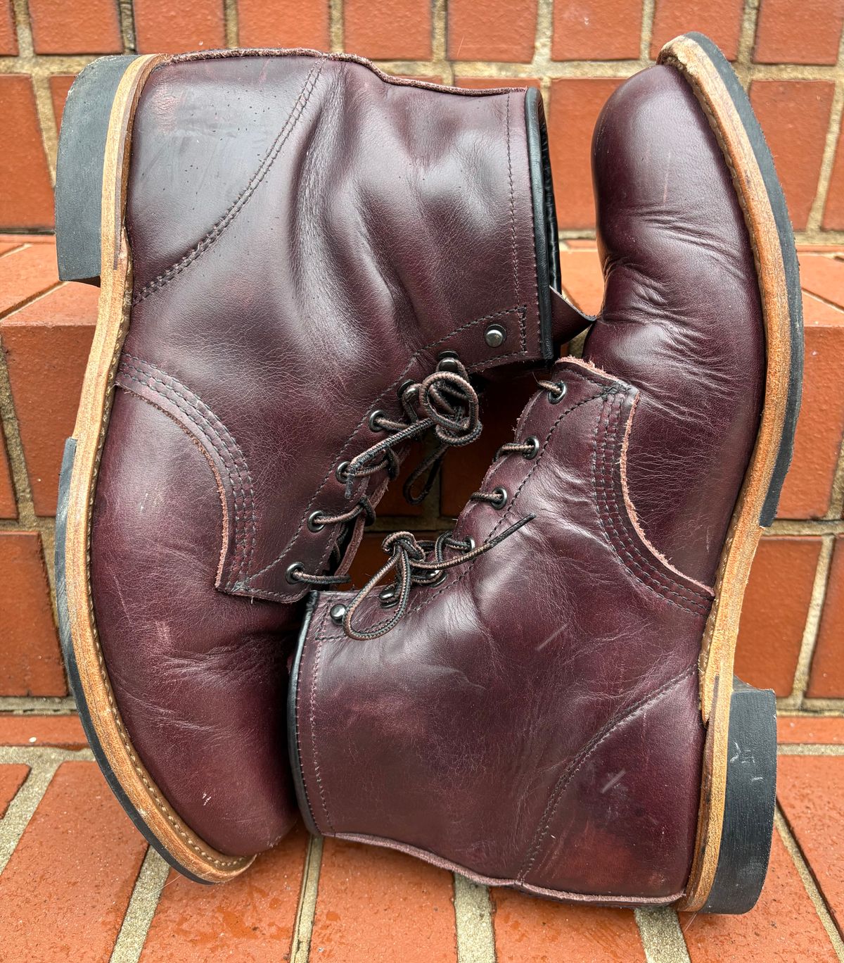 Photo by Shrimpy_grits on December 5, 2025 of the Red Wing Beckman in S.B. Foot Black Cherry Excalibur.