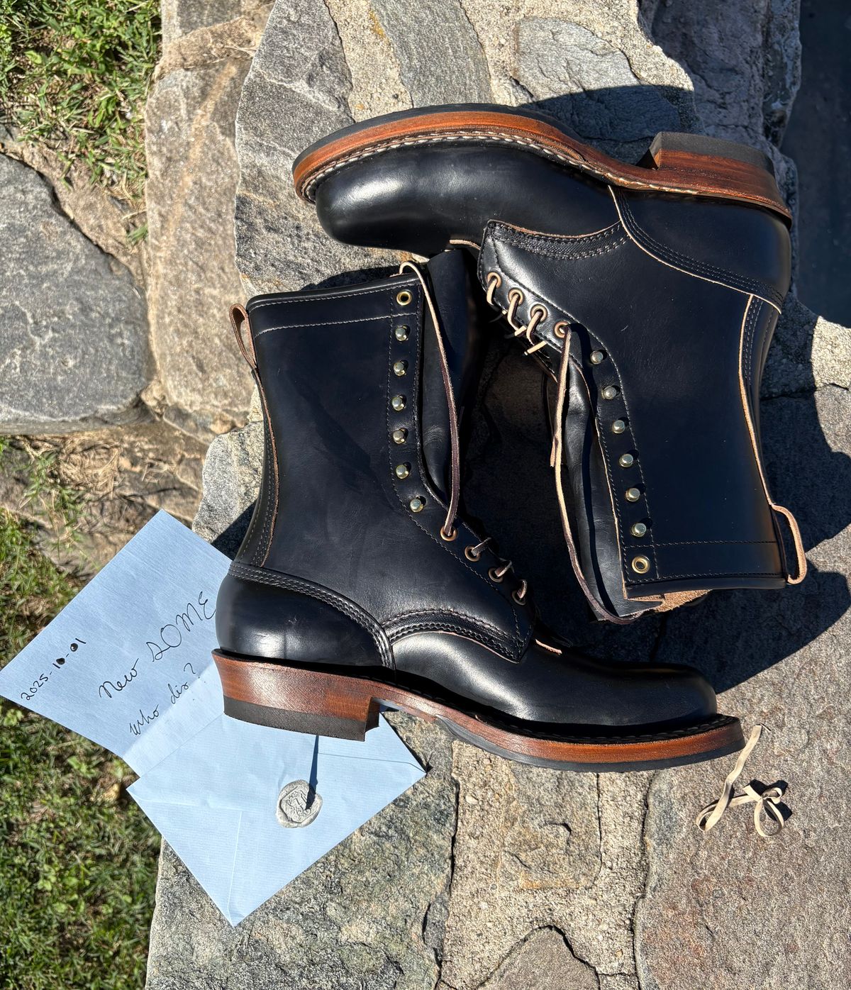Photo by olorin on October 1, 2025 of the White's Bounty Hunter in Horween Black Chromexcel.
