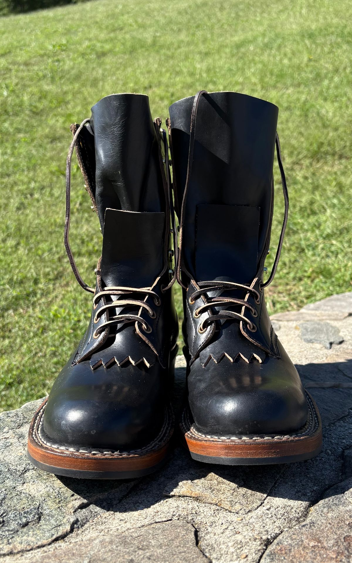 Photo by olorin on October 1, 2025 of the White's Bounty Hunter in Horween Black Chromexcel.