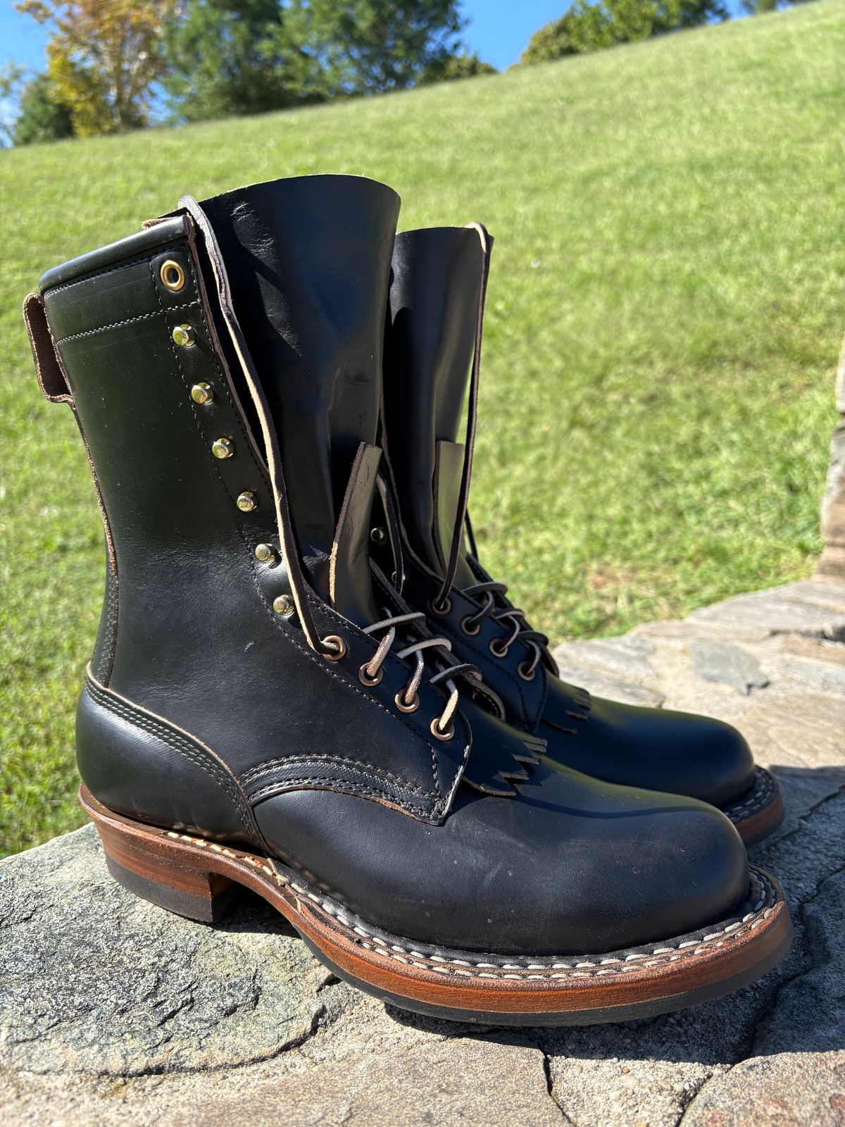 Photo by olorin on October 1, 2025 of the White's Bounty Hunter in Horween Black Chromexcel.
