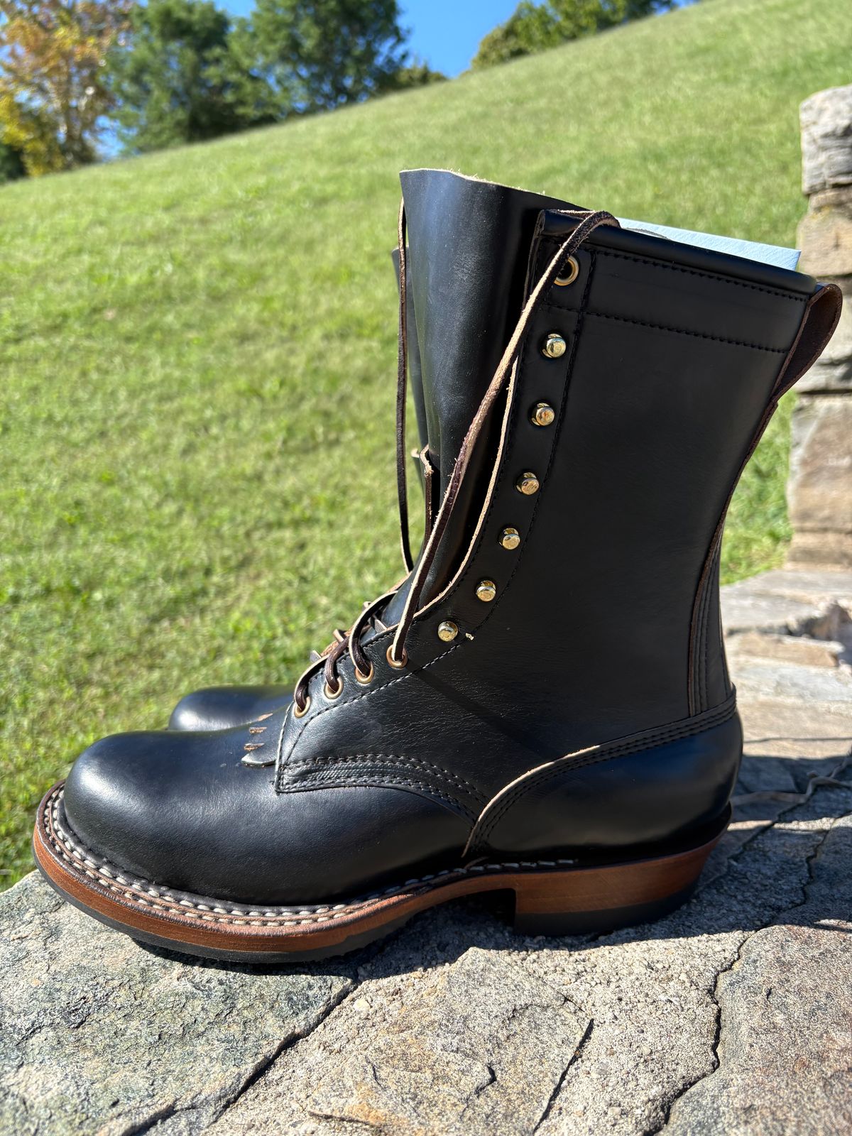 Photo by olorin on October 1, 2025 of the White's Bounty Hunter in Horween Black Chromexcel.