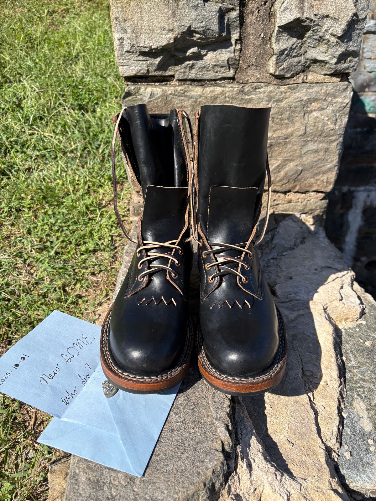 Photo by olorin on October 1, 2025 of the White's Bounty Hunter in Horween Black Chromexcel.