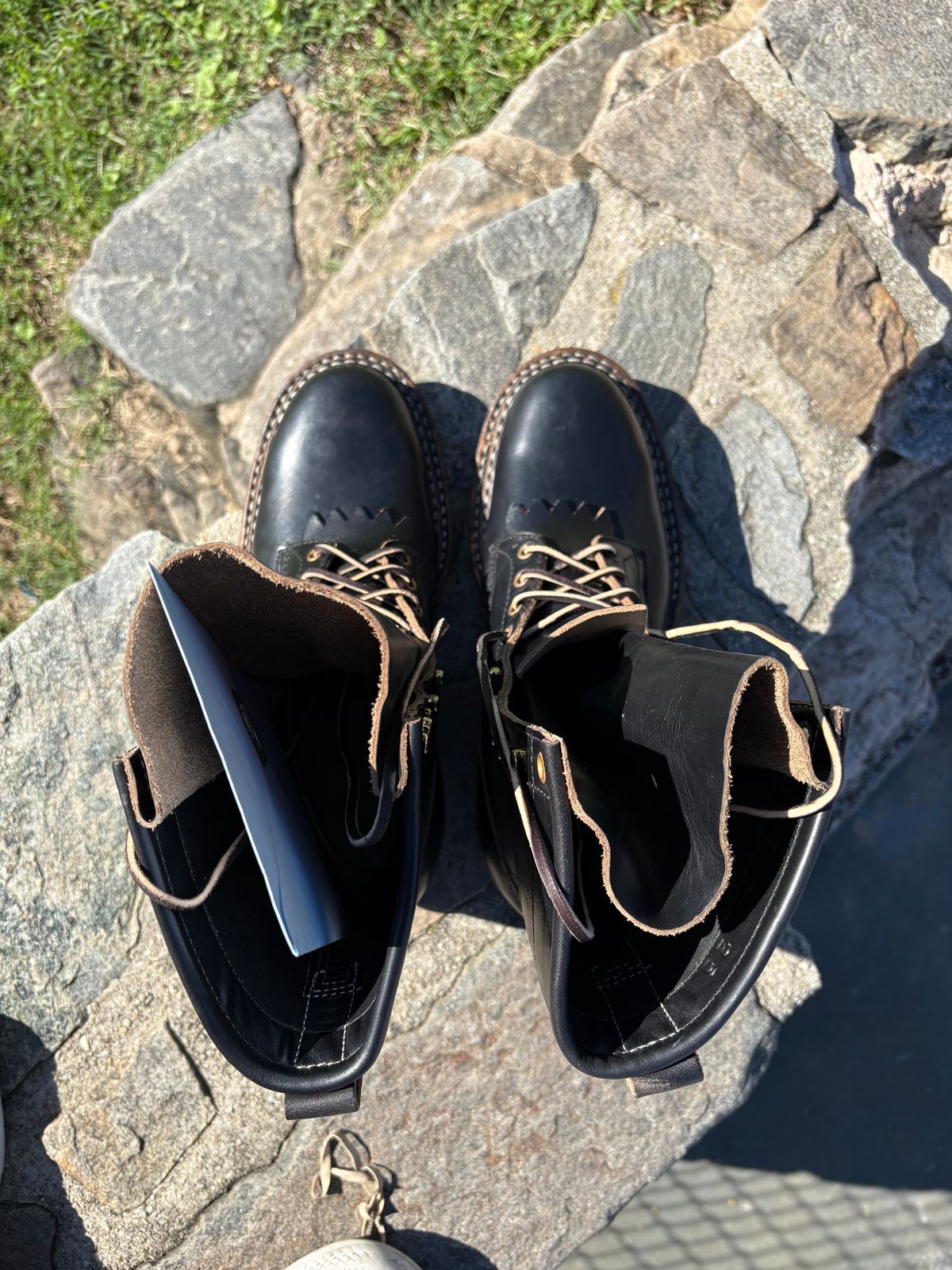 Photo by olorin on October 1, 2025 of the White's Bounty Hunter in Horween Black Chromexcel.