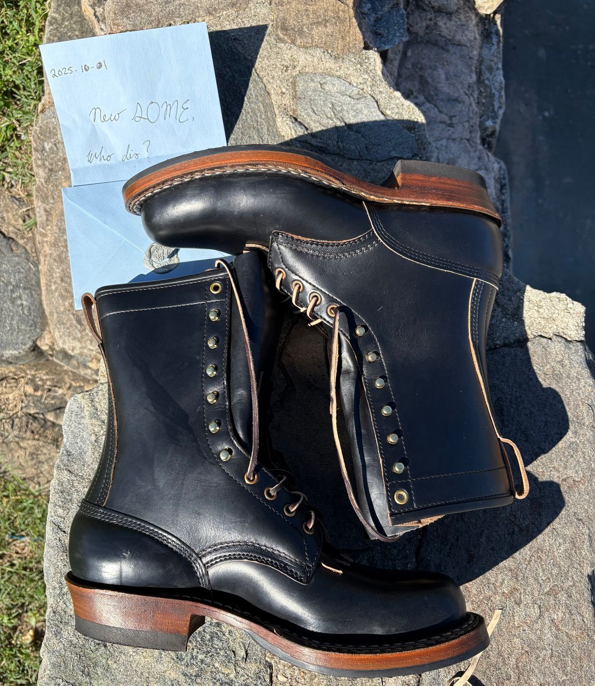 Photo by olorin on October 1, 2025 of the White's Bounty Hunter in Horween Black Chromexcel.