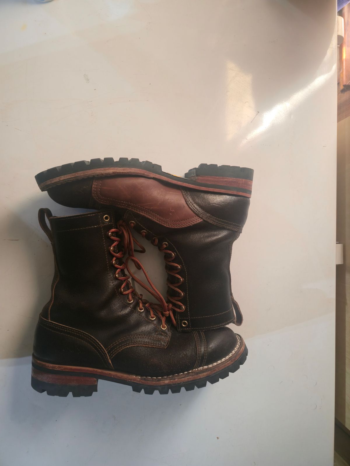 Photo by MisguidedClown69 on November 5, 2025 of the Nicks x Rose Anvil ND1 in Horween Brown Waxed Flesh.