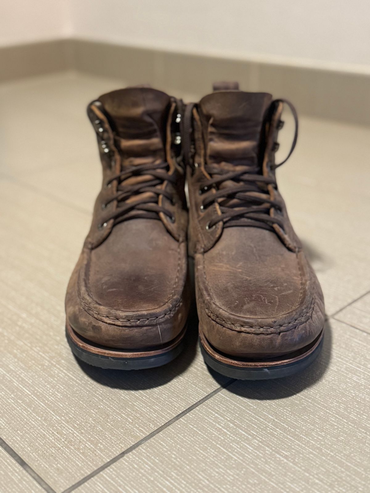 Photo by bnbun on December 6, 2025 of the Jim Green Meander - Moc-Toe in Bronco Full Grain.