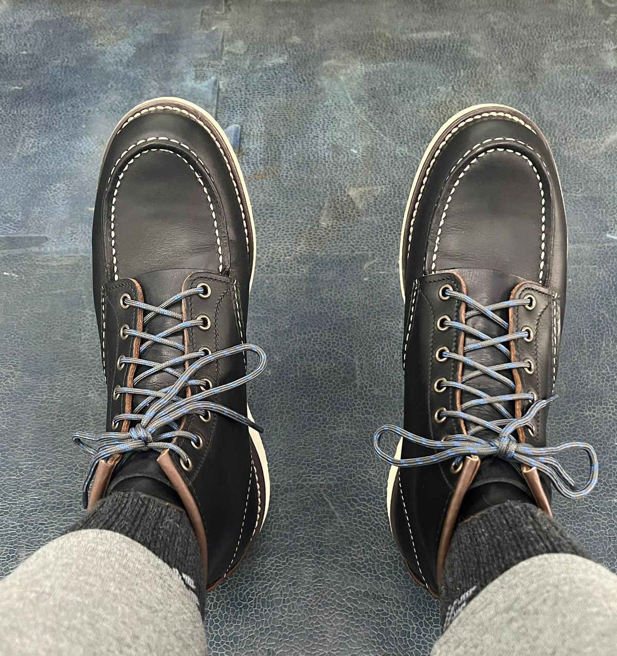 Photo by PVP on February 7, 2025 of the Red Wing 6-Inch Classic Moc in S.B. Foot Black Prairie.