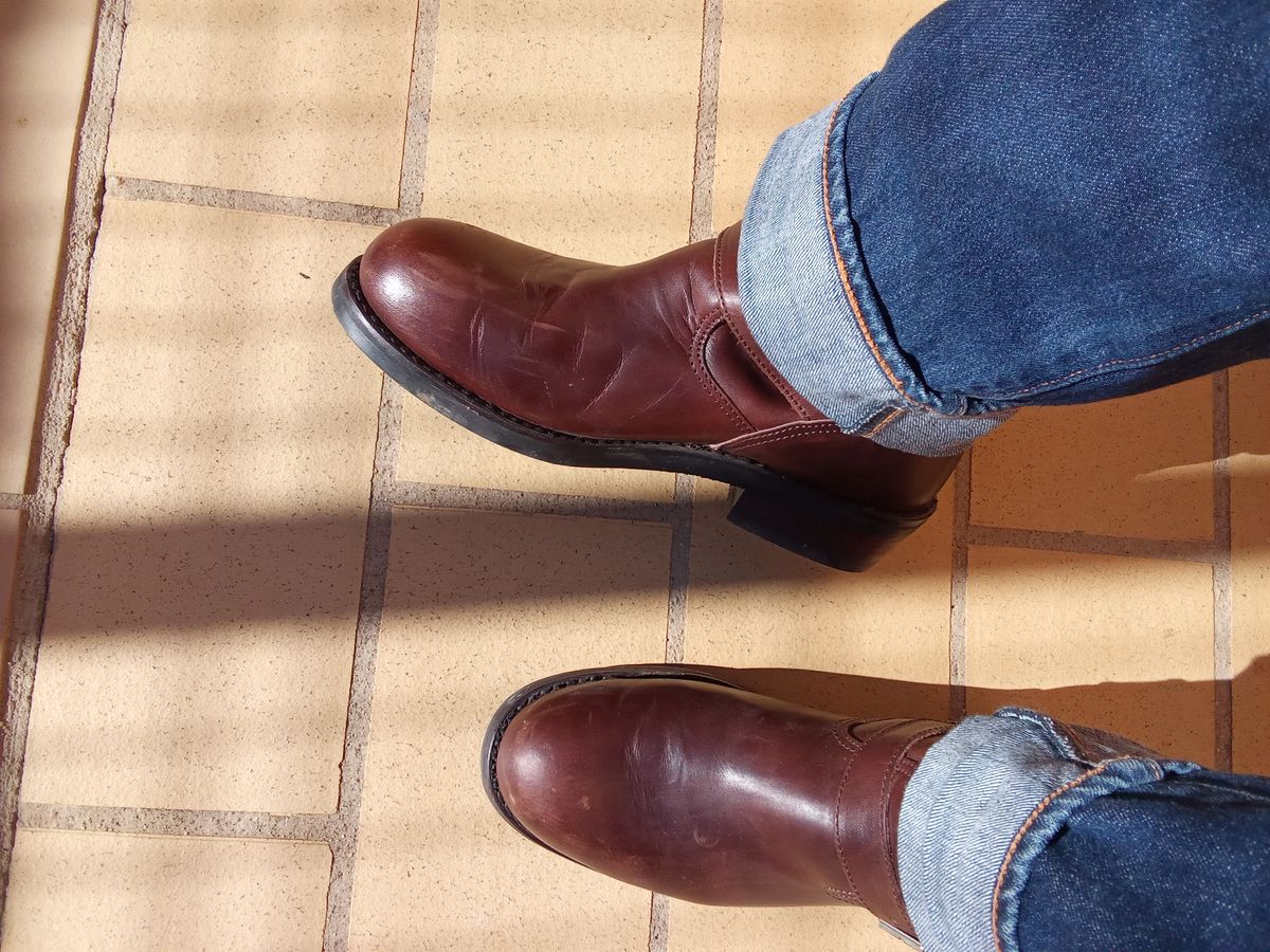 Photo by bacalhau on January 1, 2025 of the Sancho Boots Engineer in Seidel Chocolate Oil Tan Roughout.