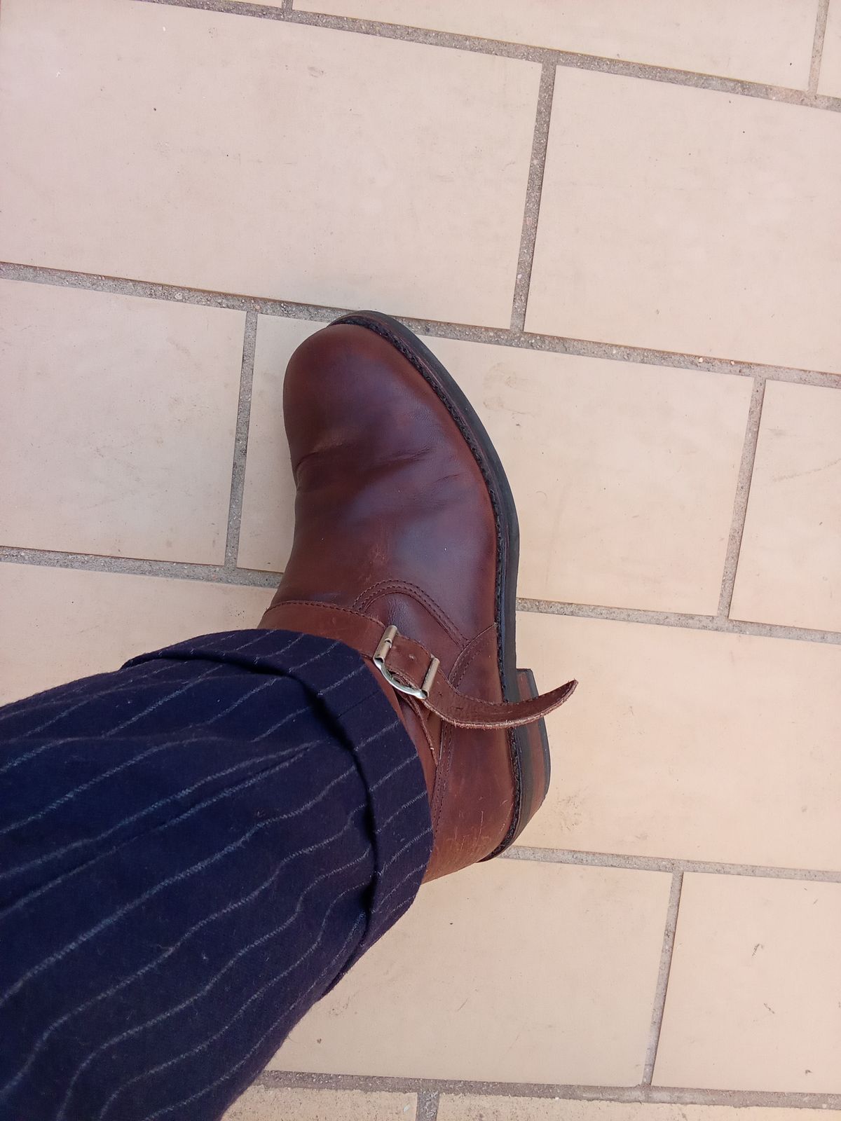 Photo by bacalhau on December 14, 2025 of the Sancho Boots Engineer in Seidel Chocolate Oil Tan Roughout.
