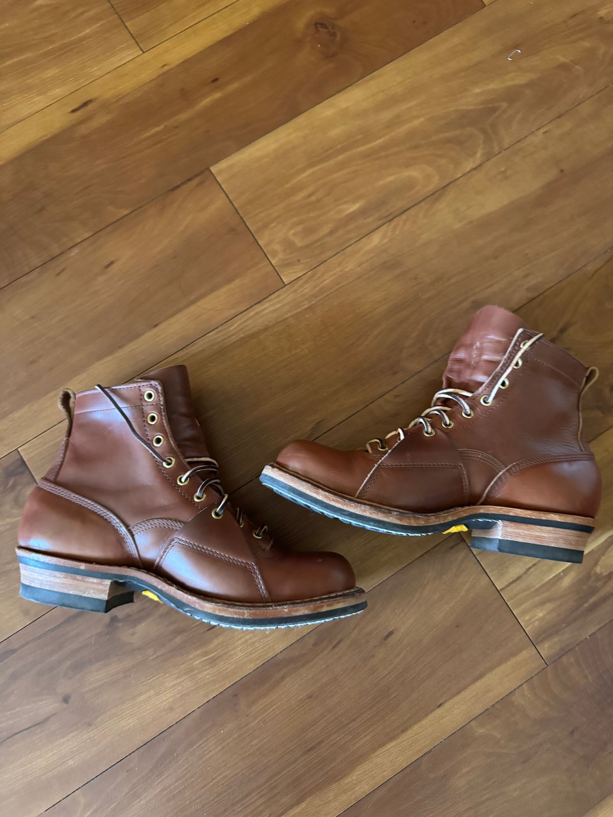 Photo by omar562 on September 13, 2025 of the White's x Division Road LTT Lineman 350 in Horween British Tan Chromexcel.
