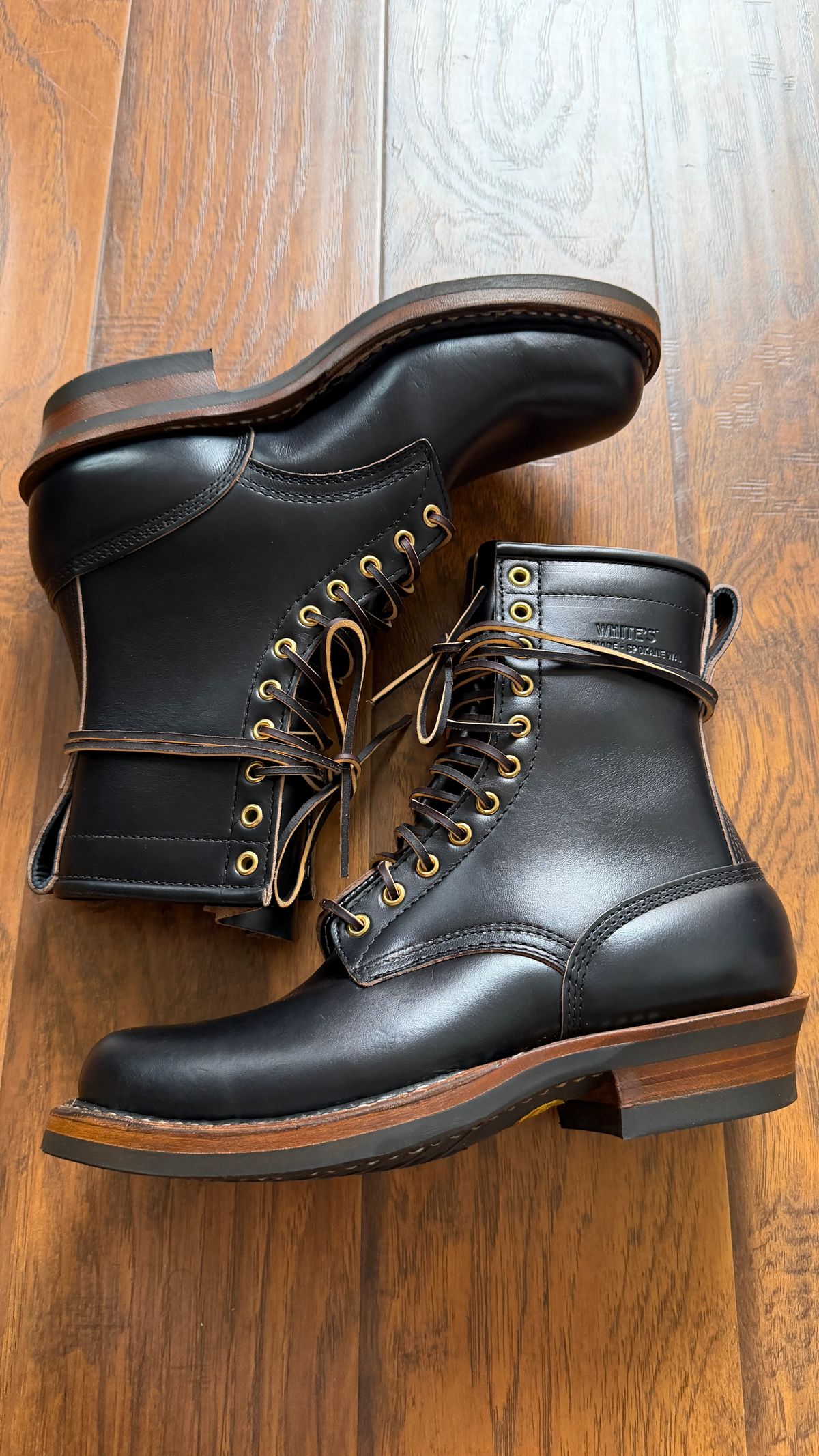 Photo by Ramo on May 4, 2026 of the White's Bounty Hunter in Horween Black Chromexcel Horsehide.
