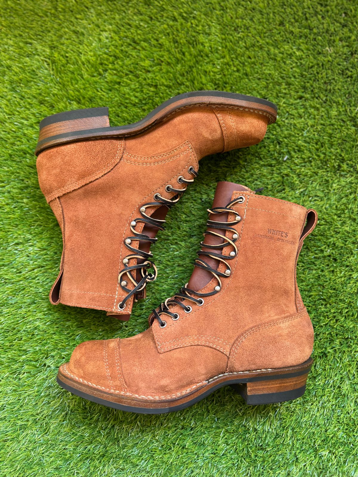 Photo by omar562 on August 13, 2025 of the White's Bounty Hunter in Seidel Red Dog Oil Tan Roughout.