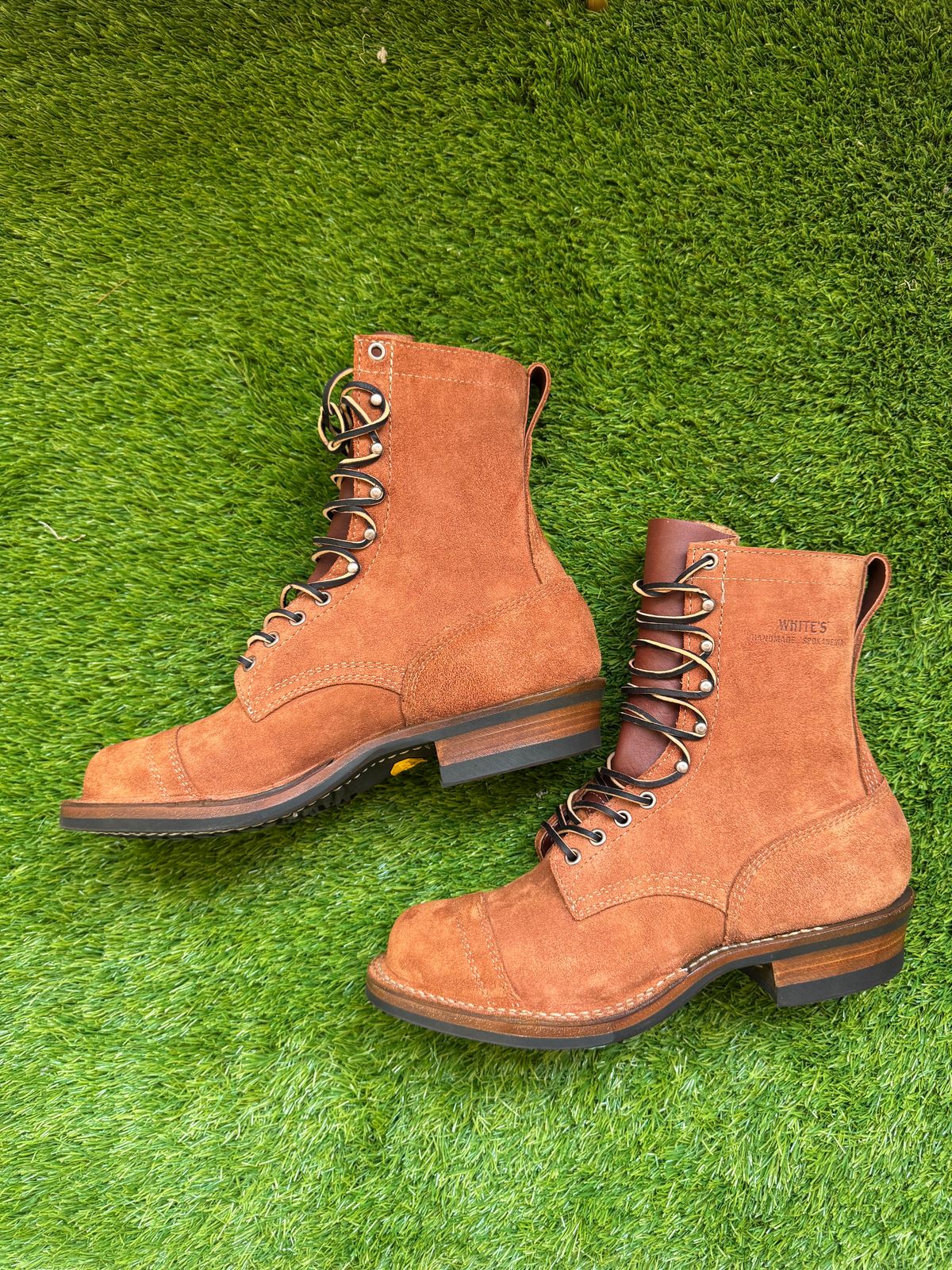 Photo by omar562 on August 13, 2025 of the White's Bounty Hunter in Seidel Red Dog Oil Tan Roughout.