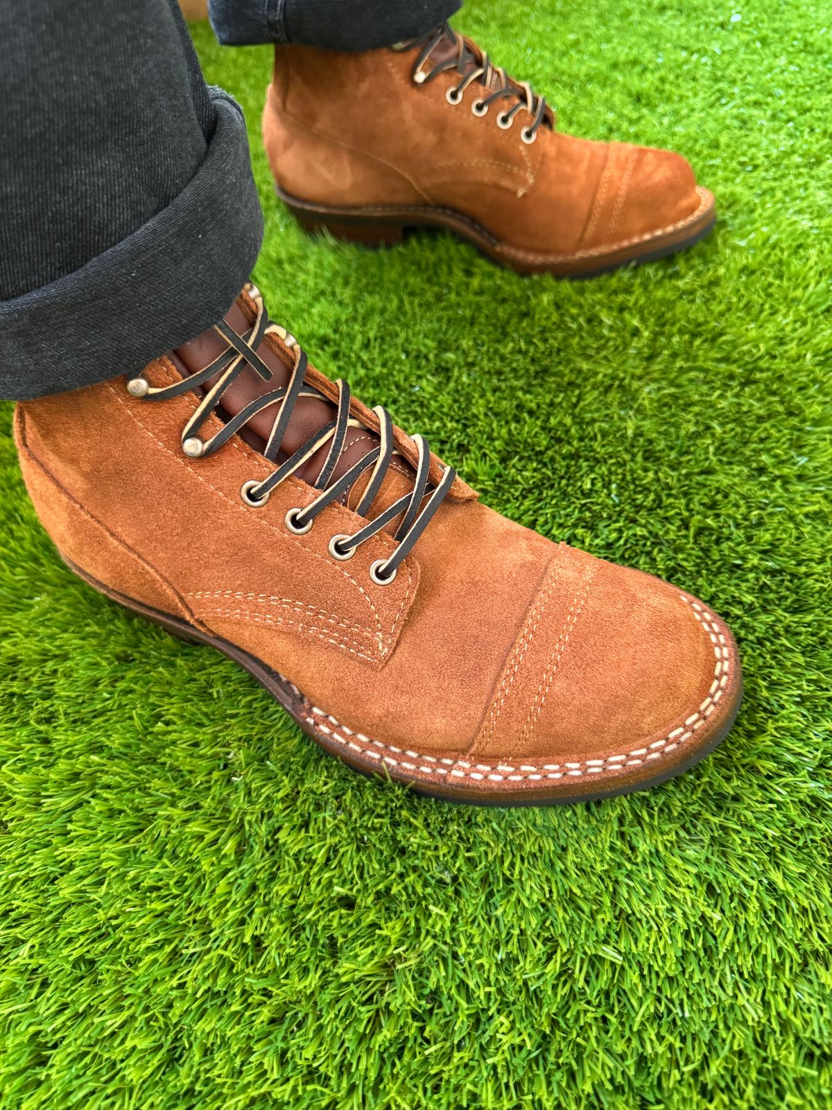 Photo by omar562 on August 17, 2025 of the White's Bounty Hunter in Seidel Red Dog Oil Tan Roughout.