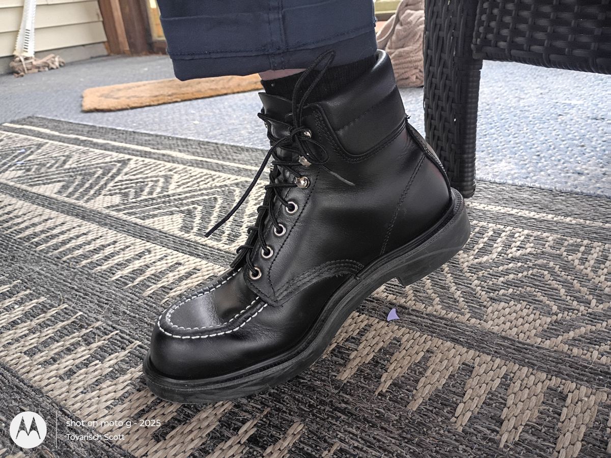 Photo by Tovarisch on April 22, 2026 of the Red Wing 8133 "Frankfurter" Moc in S.B. Foot Black Chrome.