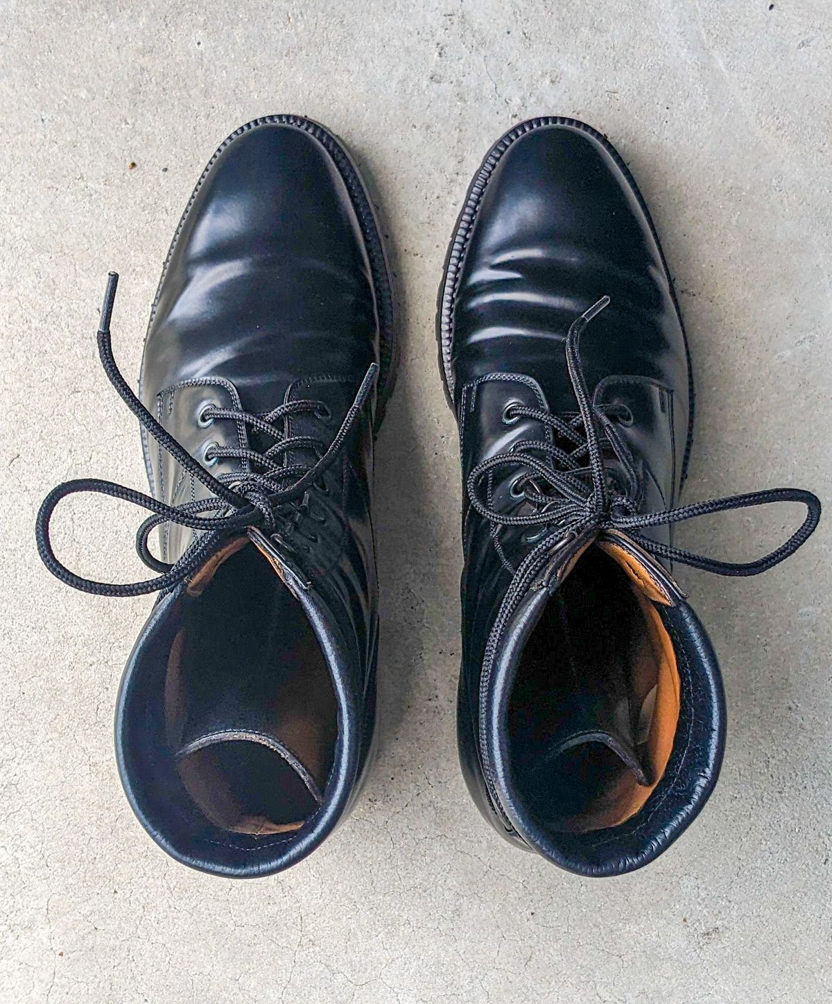 Photo by nikolanottesla on February 9, 2024 of the Enzo Bonafe Military Derby Boot in Horween Black Shell Cordovan.
