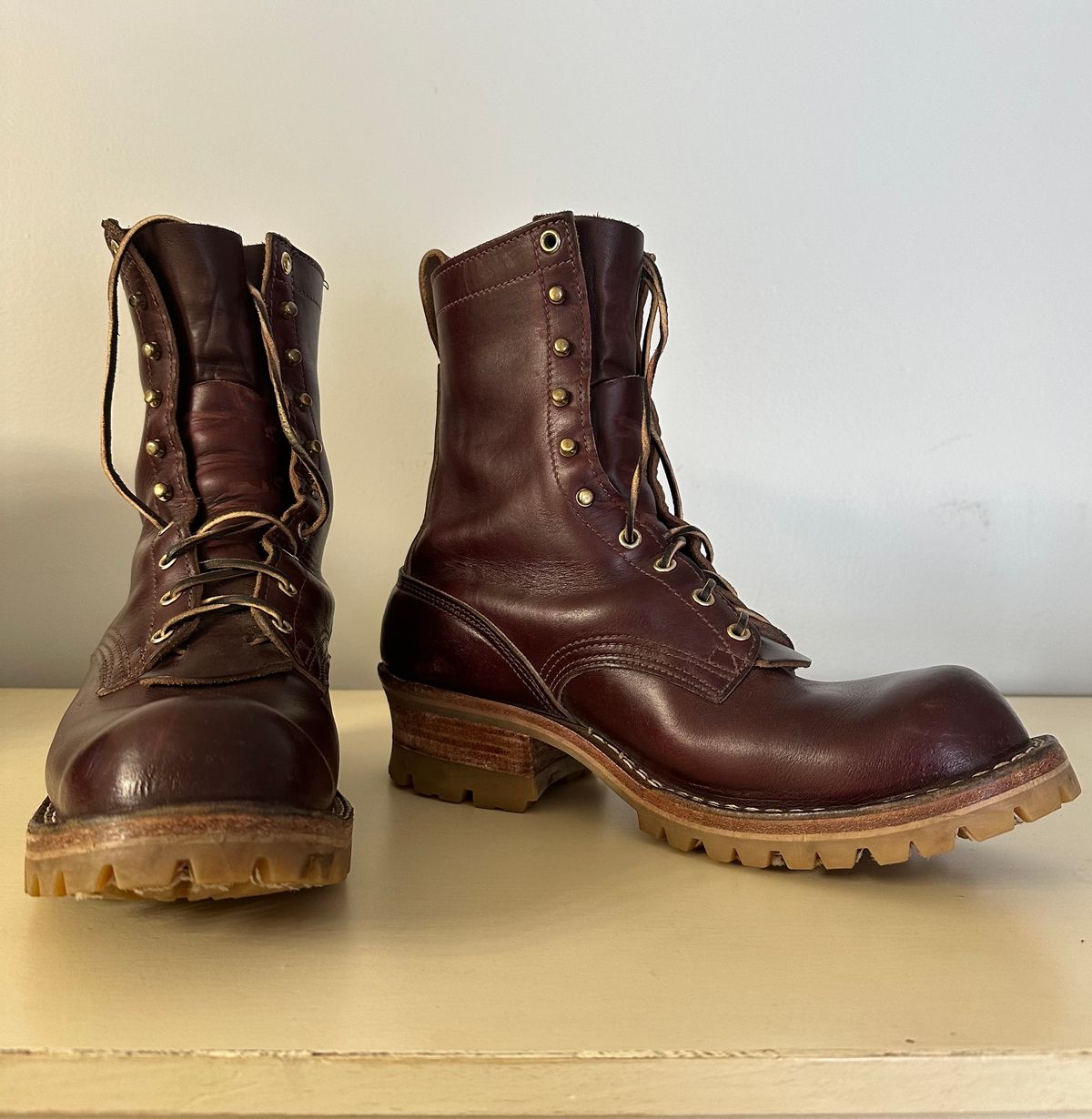 Photo by Hammer on January 19, 2024 of the Nicks MTO in Horween Color 8 Chromexcel.