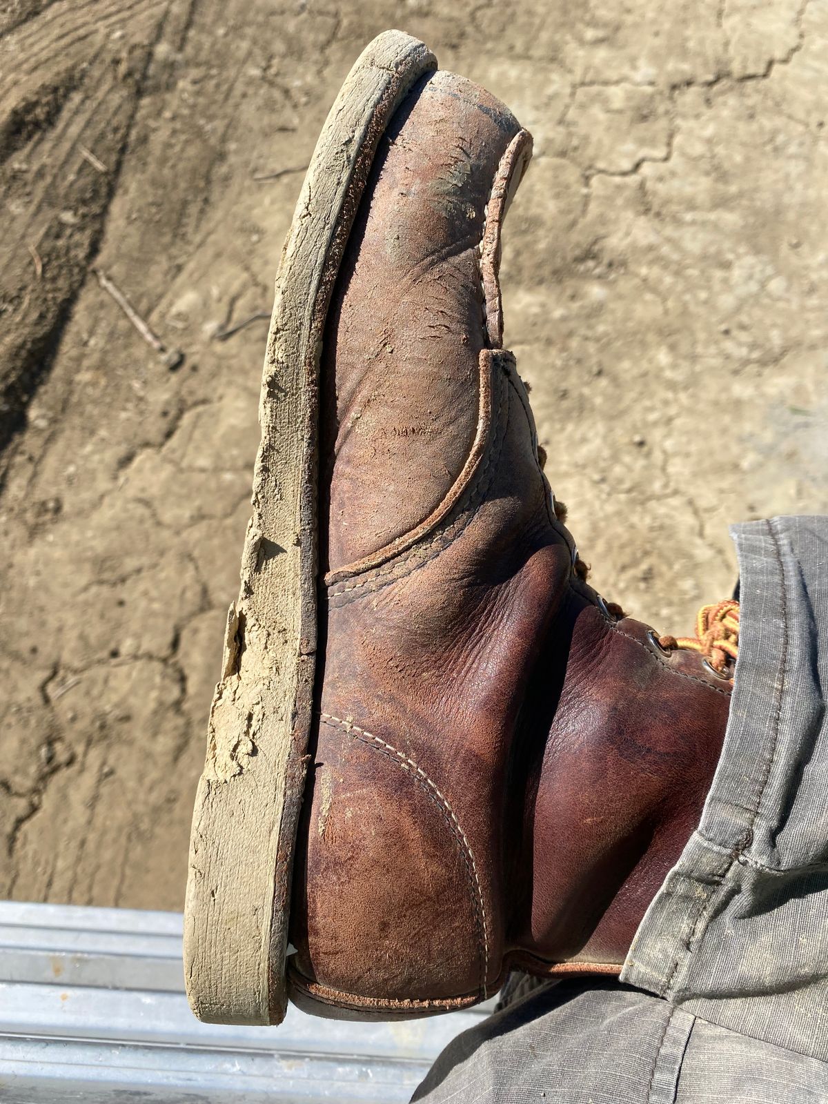 Photo by rb_sampson on February 16, 2022 of the Red Wing 6-Inch Classic Moc in S.B. Foot Briar Oil Slick.