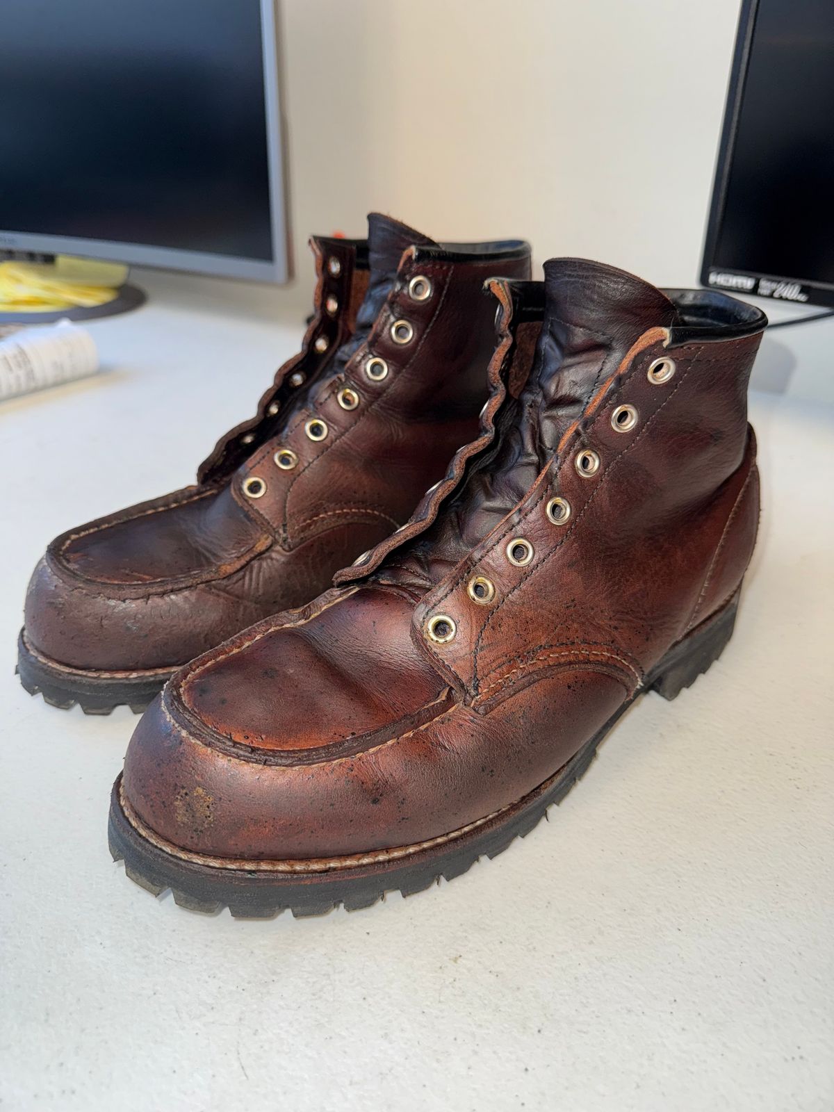 Photo by rb_sampson on January 8, 2025 of the Red Wing 6-Inch Classic Moc in S.B. Foot Briar Oil Slick.