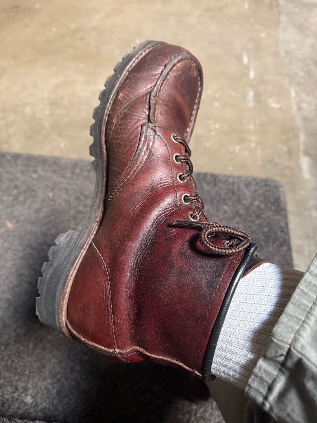Photo by rb_sampson on February 20, 2025 of the Red Wing 6-Inch Classic Moc in S.B. Foot Briar Oil Slick.