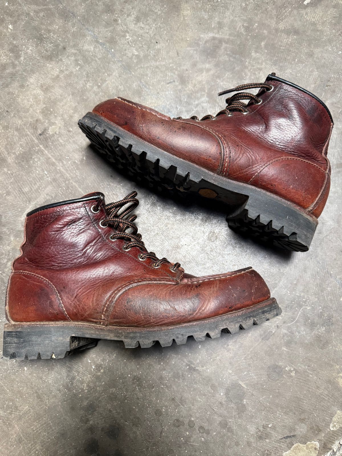 Photo by rb_sampson on February 26, 2025 of the Red Wing 6-Inch Classic Moc in S.B. Foot Briar Oil Slick.