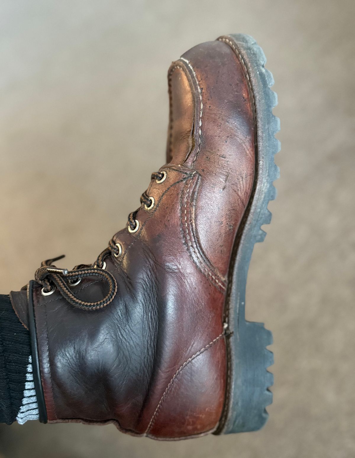 Photo by rb_sampson on March 6, 2025 of the Red Wing 6-Inch Classic Moc in S.B. Foot Briar Oil Slick.