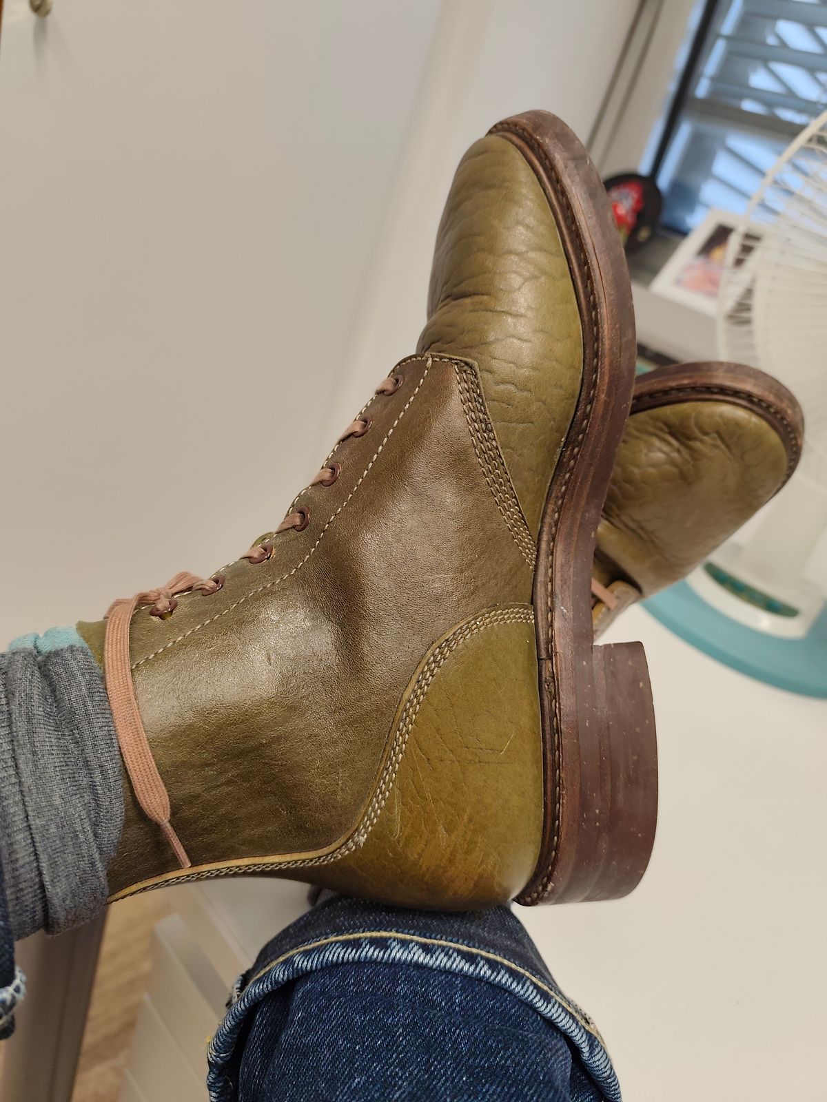 Photo by olgi on July 9, 2025 of the John Lofgren M-43 Service Shoes in Shinki Olive Shrunken Horsebutt.