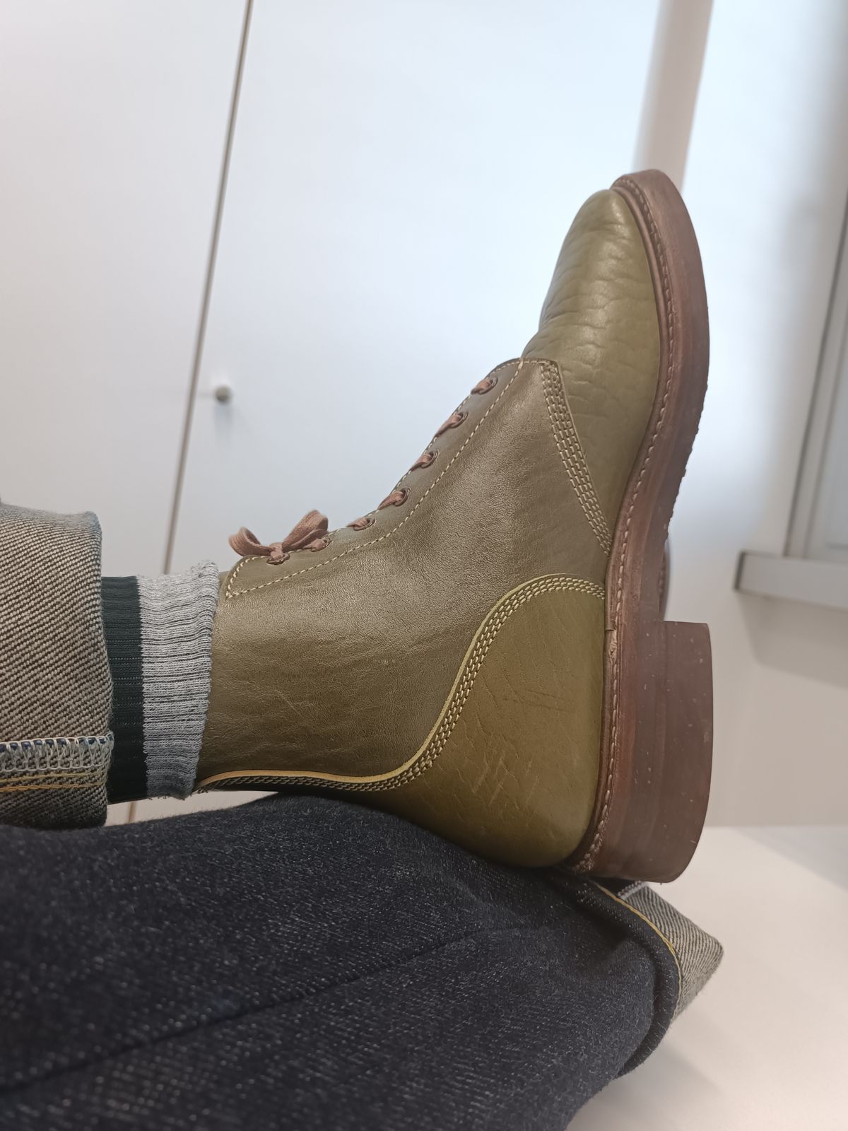 Photo by olgi on April 4, 2025 of the John Lofgren M-43 Service Shoes in Shinki Olive Shrunken Horsebutt.