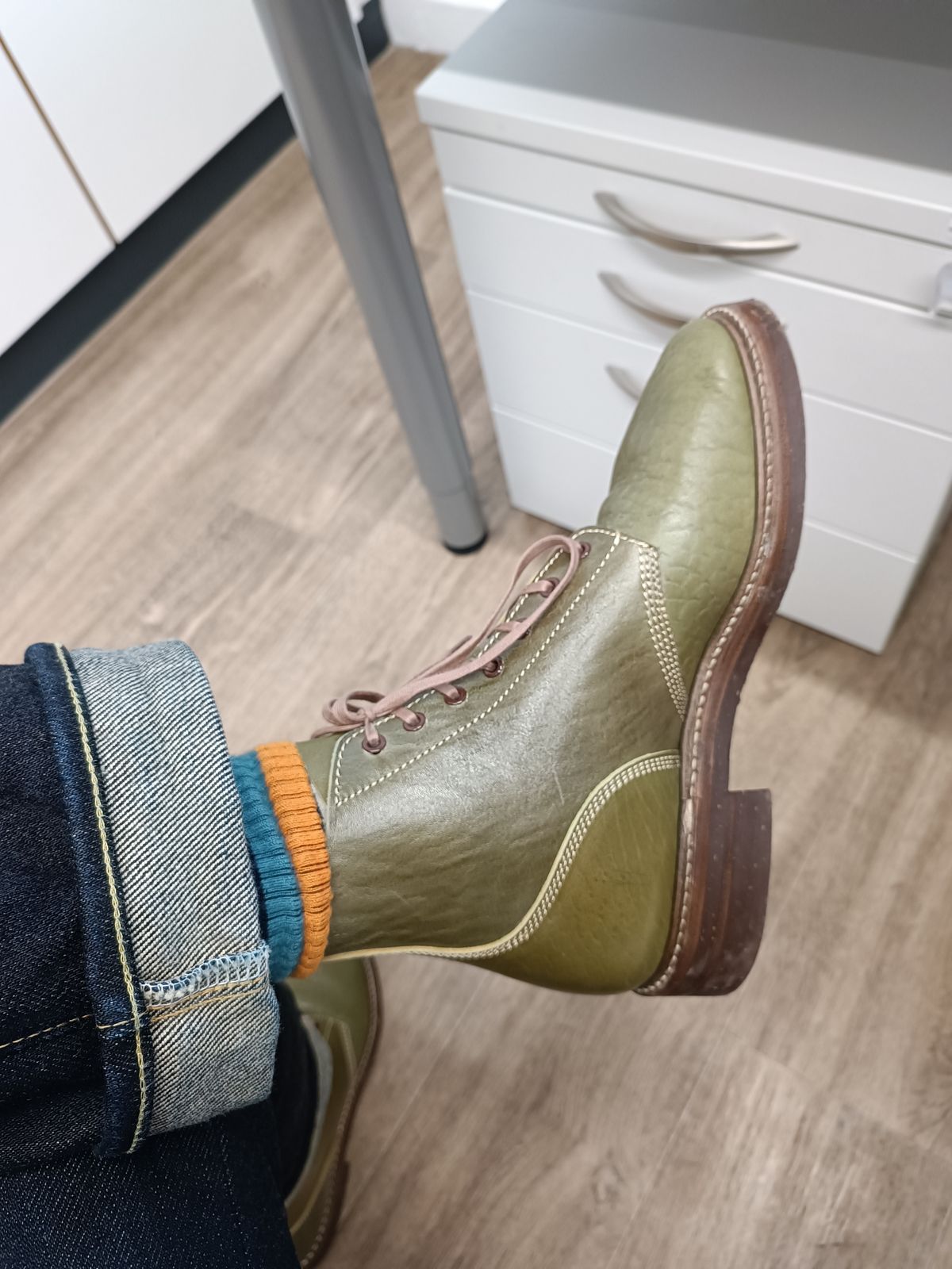 Photo by olgi on March 17, 2025 of the John Lofgren M-43 Service Shoes in Shinki Olive Shrunken Horsebutt.