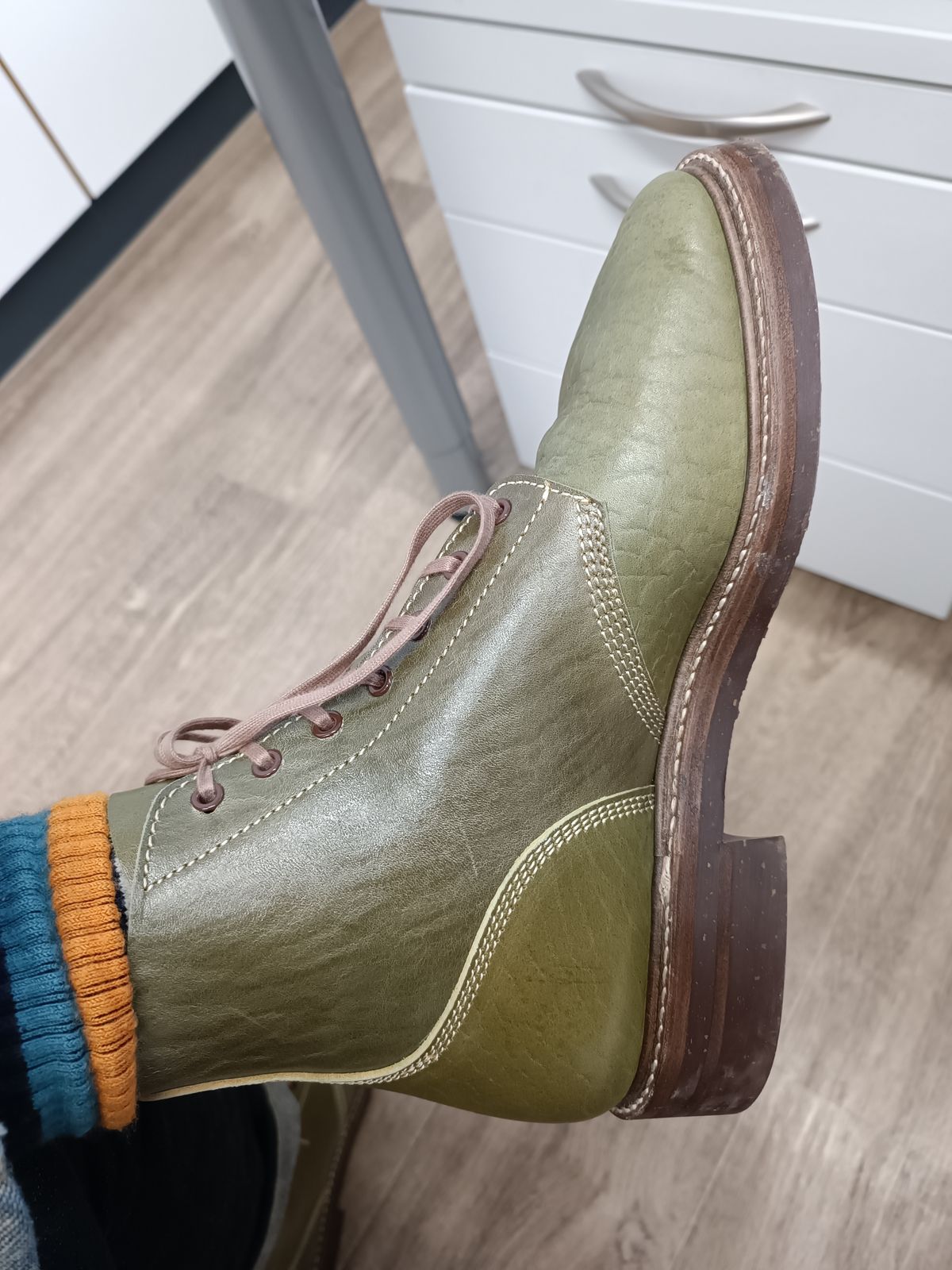 Photo by olgi on March 17, 2025 of the John Lofgren M-43 Service Shoes in Shinki Olive Shrunken Horsebutt.