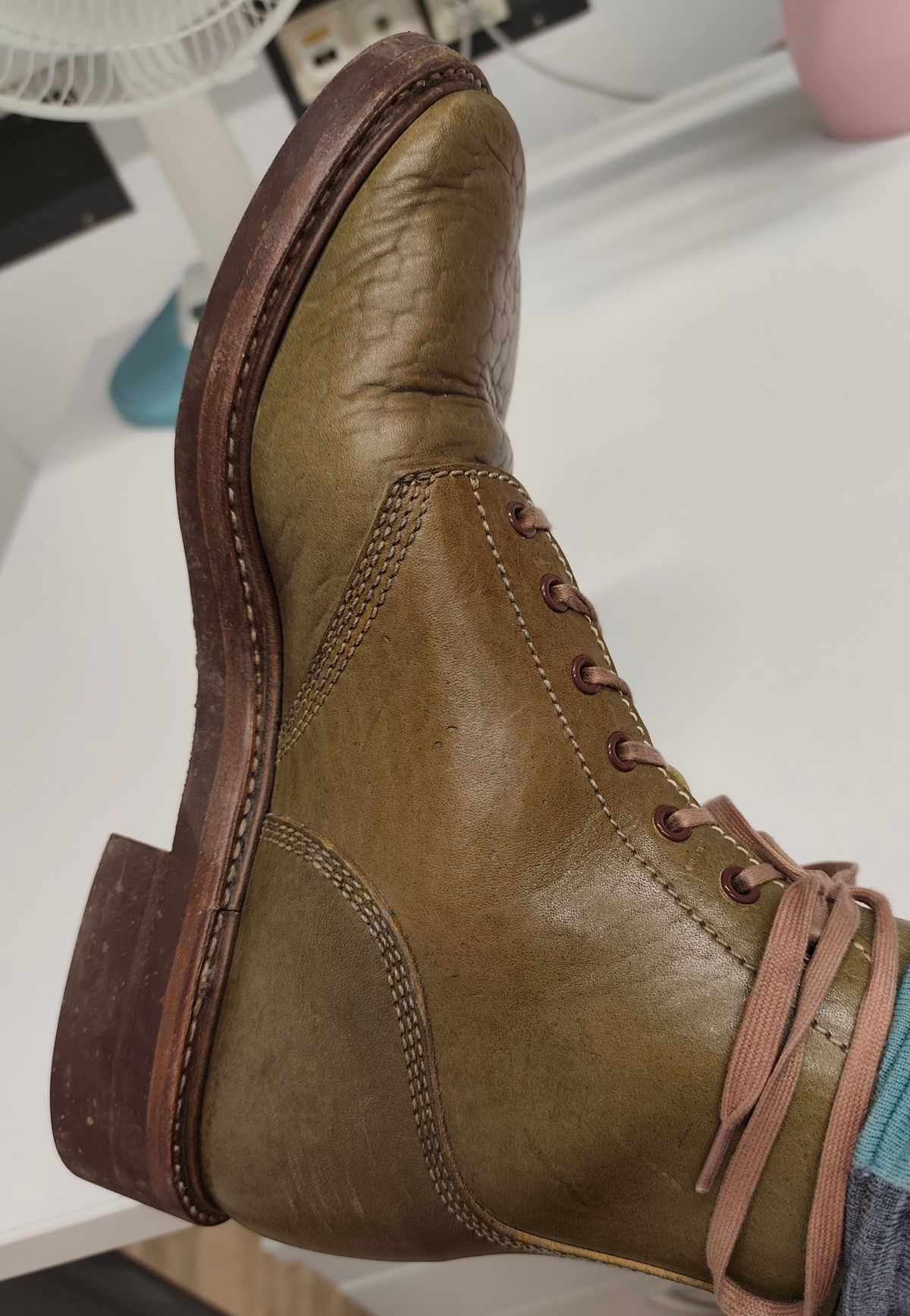 Photo by olgi on July 9, 2025 of the John Lofgren M-43 Service Shoes in Shinki Olive Shrunken Horsebutt.