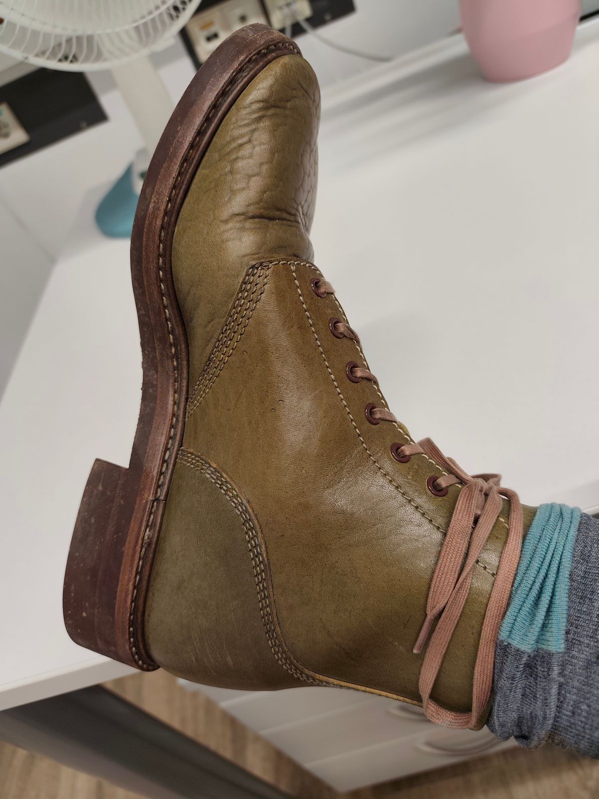 Photo by olgi on July 9, 2025 of the John Lofgren M-43 Service Shoes in Shinki Olive Shrunken Horsebutt.