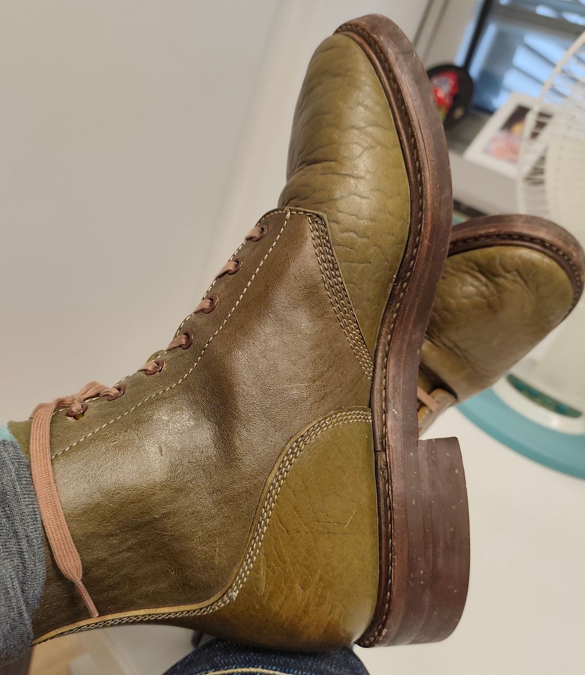 Photo by olgi on July 9, 2025 of the John Lofgren M-43 Service Shoes in Shinki Olive Shrunken Horsebutt.