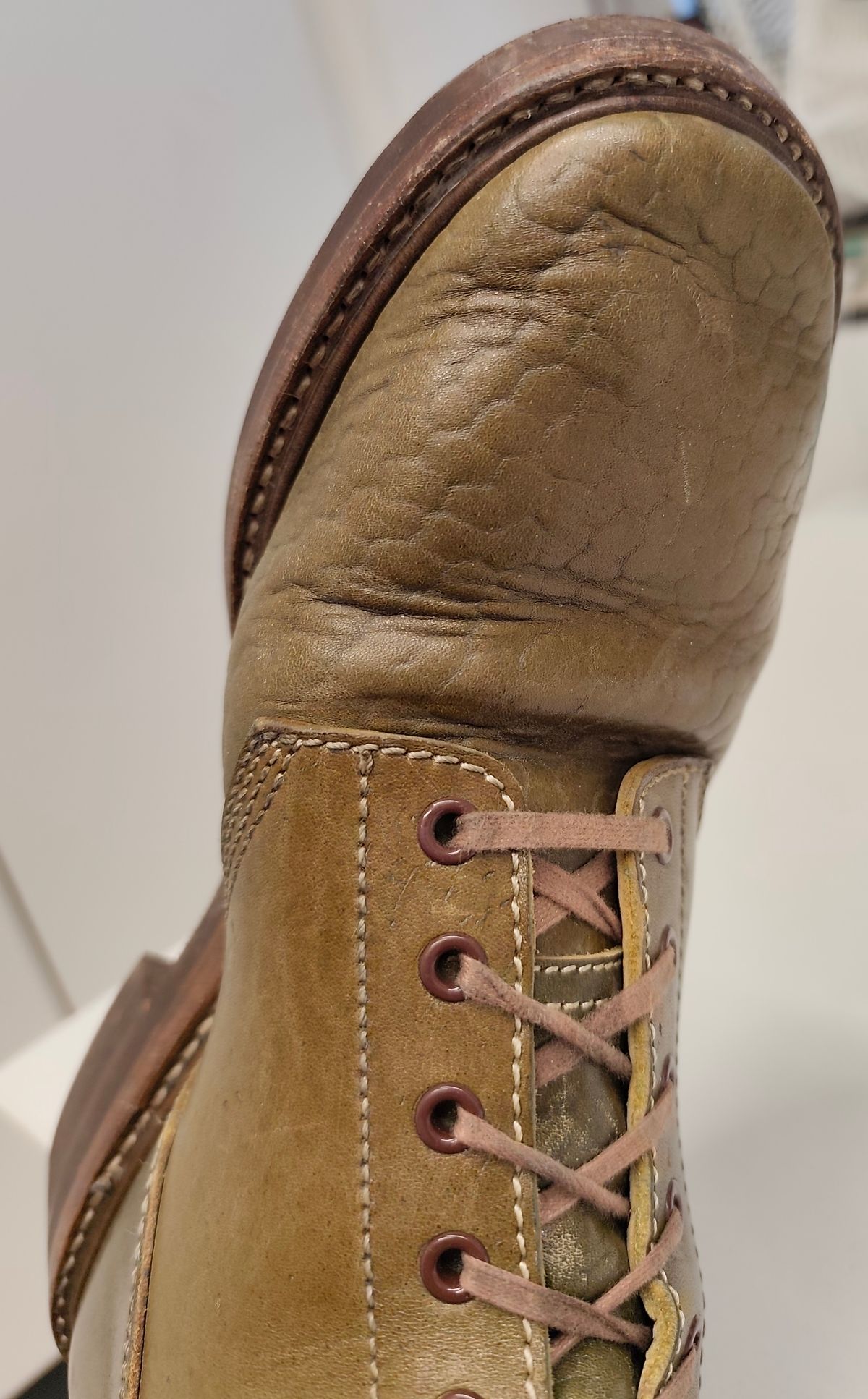 Photo by olgi on July 9, 2025 of the John Lofgren M-43 Service Shoes in Shinki Olive Shrunken Horsebutt.