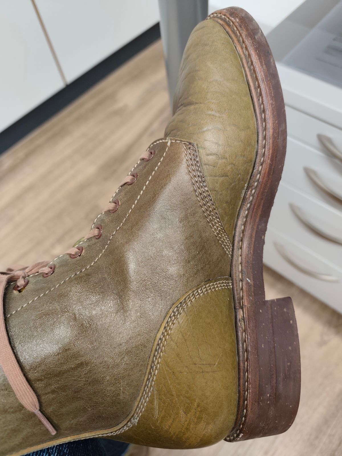 Photo by olgi on July 9, 2025 of the John Lofgren M-43 Service Shoes in Shinki Olive Shrunken Horsebutt.