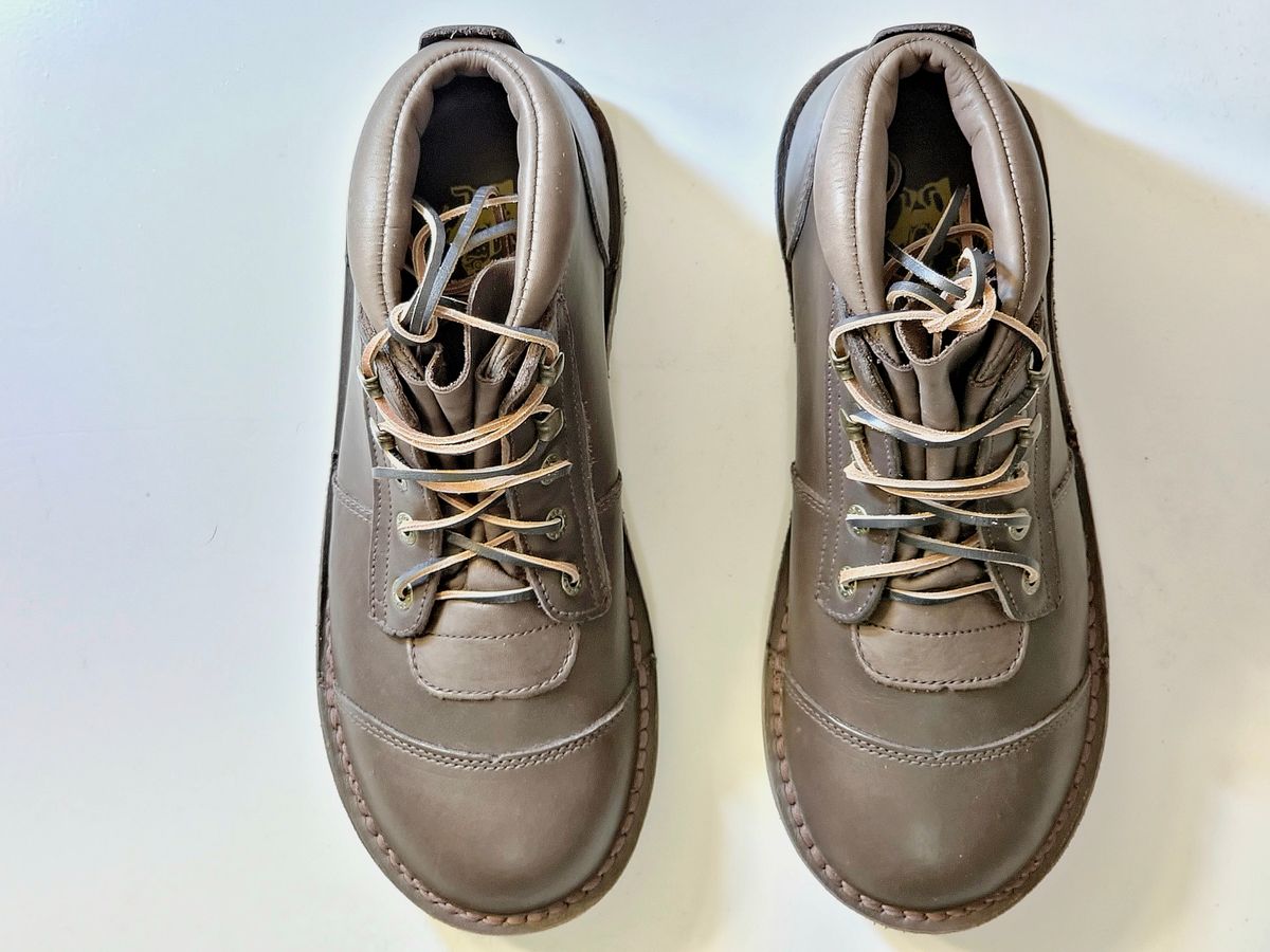 Photo by Elliot on October 1, 2024 of the Jim Green African Ranger in Brown Full Grain.
