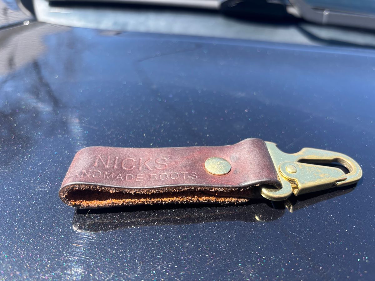 Photo by ZFitzGolf on April 7, 2026 of the Nicks Key Clip in Horween Orange Predator.