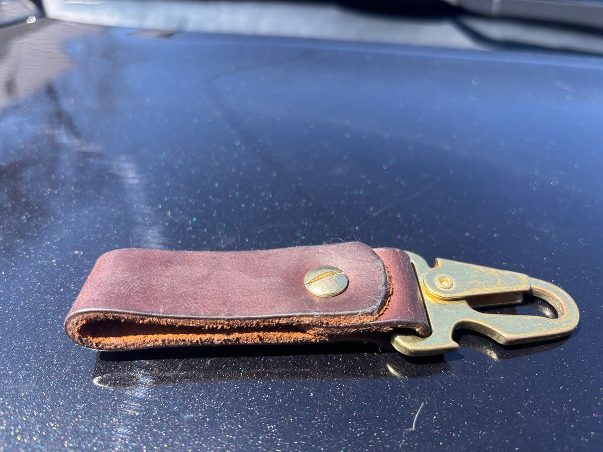 Photo by ZFitzGolf on April 7, 2026 of the Nicks Key Clip in Horween Orange Predator.