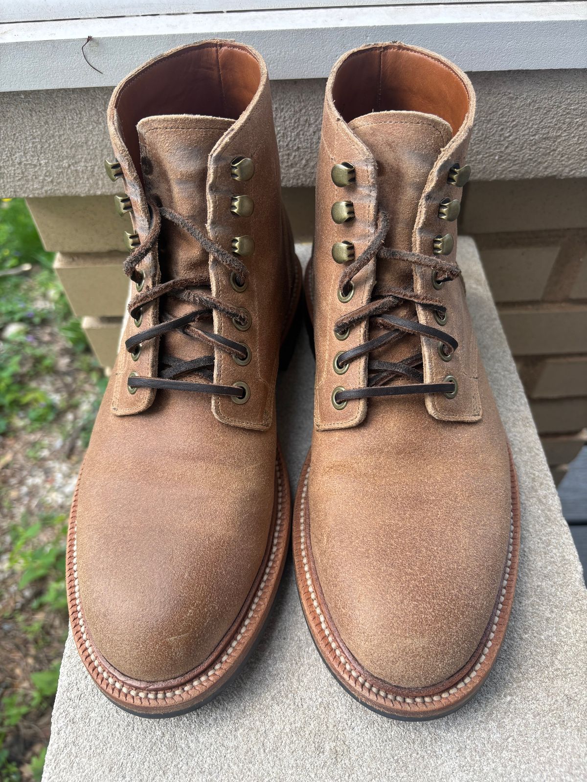Photo by ZFitzGolf on April 23, 2026 of the Grant Stone Diesel Boot in C.F. Stead Natural Waxy Commander Suede.