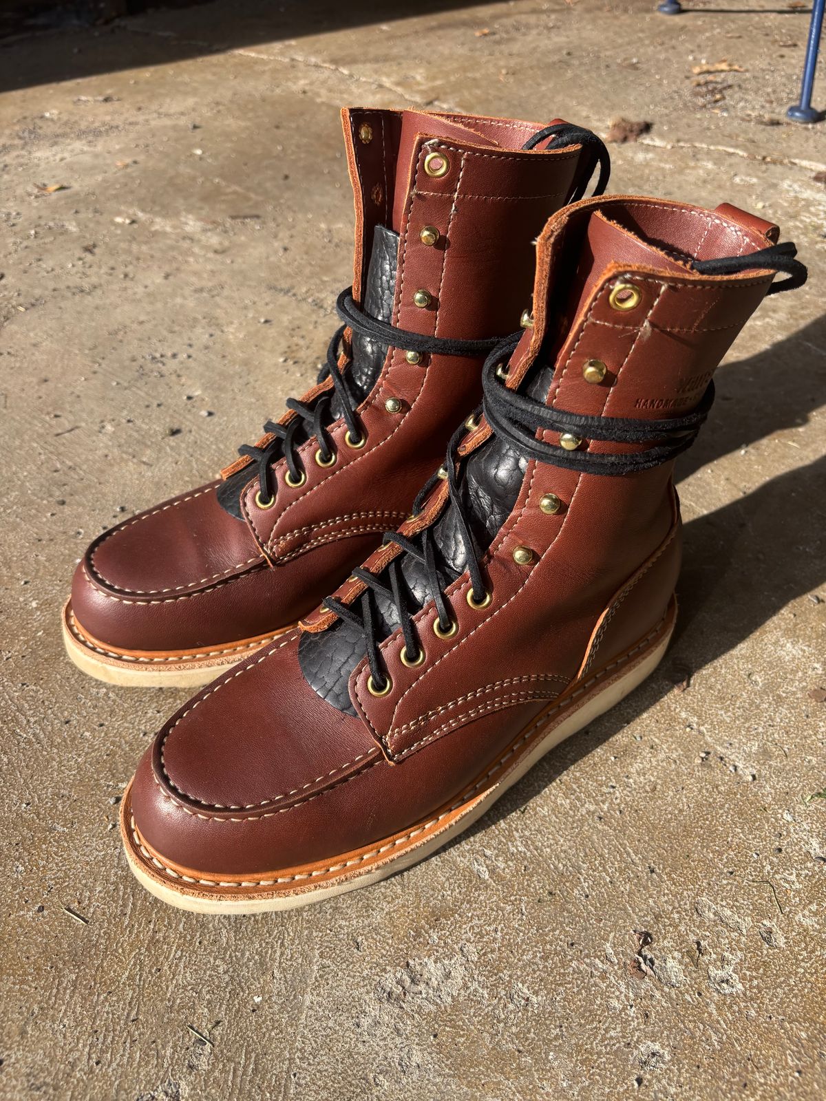 Photo by ZFitzGolf on May 26, 2025 of the White's Perry 8" in Seidel Red Dog Oil Tan.