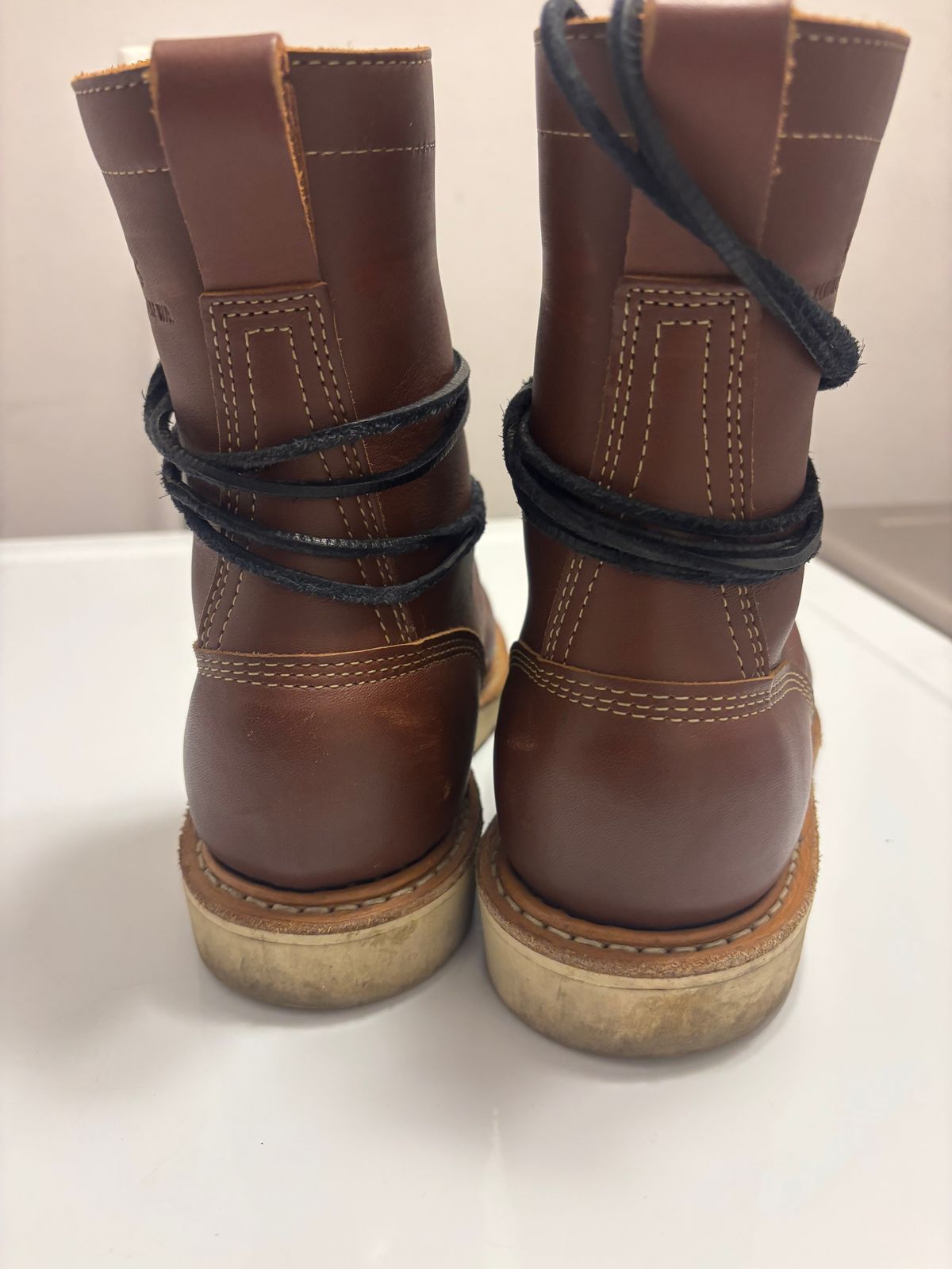 Photo by ZFitzGolf on November 30, 2025 of the White's Perry 8" in Seidel Red Dog Oil Tan.