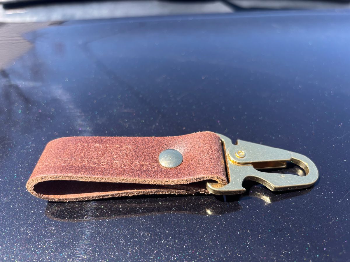 Photo by ZFitzGolf on April 7, 2026 of the Nicks Key Clip in Horween Natural Waxed Flesh.