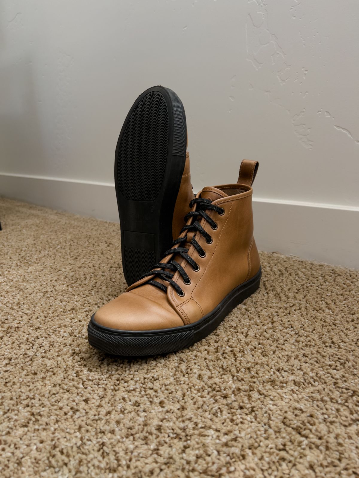 Photo by MangoSlice on November 1, 2024 of the Goral Goral X Rose Anvil SMUGS in Horween Natural Chromexcel.