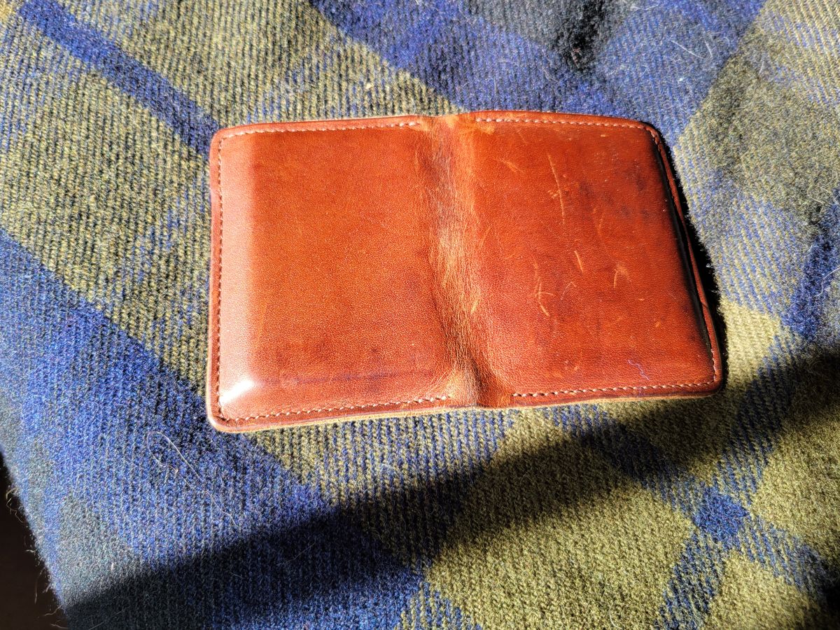 Photo by Cecilk on February 1, 2026 of the Ashland Leather Vertical Bugs Moran Wallet in Horween Brown Veg Tanned.
