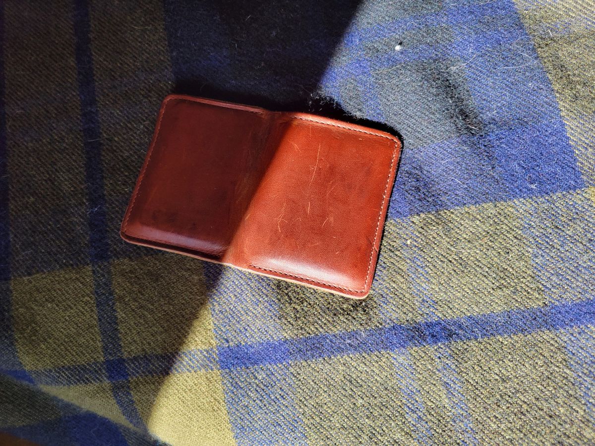 Photo by Cecilk on February 1, 2026 of the Ashland Leather Vertical Bugs Moran Wallet in Horween Brown Veg Tanned.