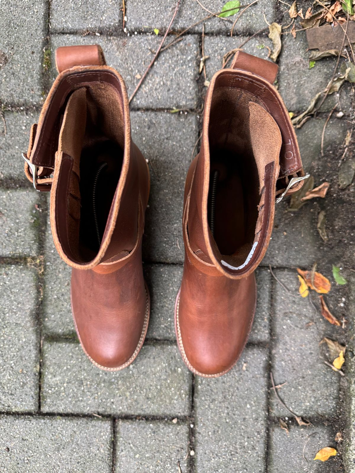 Photo by congressmancuff on October 3, 2025 of the Viberg Engineer in Horween Crust Chromexcel.