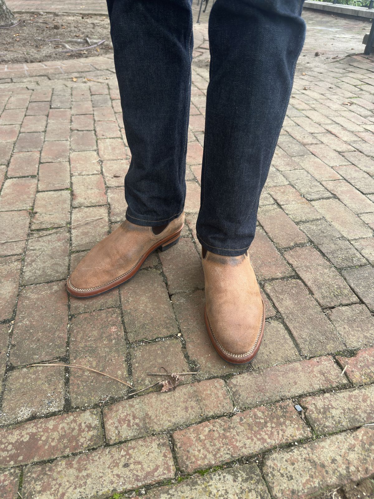 Photo by bbart on September 30, 2025 of the Briselblack The Seventh Chelsea Boot in Maryam Natural Horsebutt Roughout.