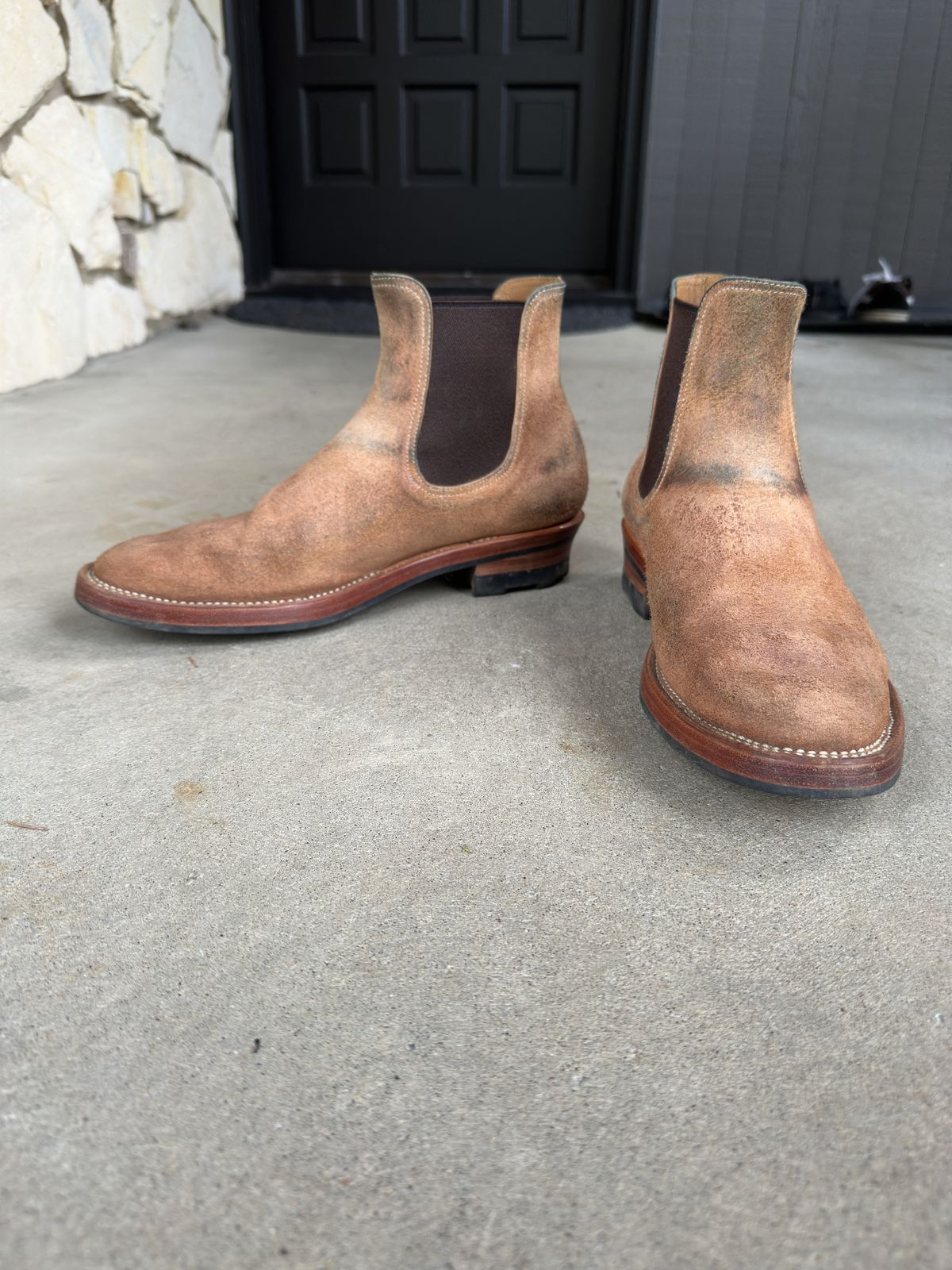 Photo by bbart on March 1, 2026 of the Briselblack The Seventh Chelsea Boot in Maryam Natural Horsebutt Roughout.
