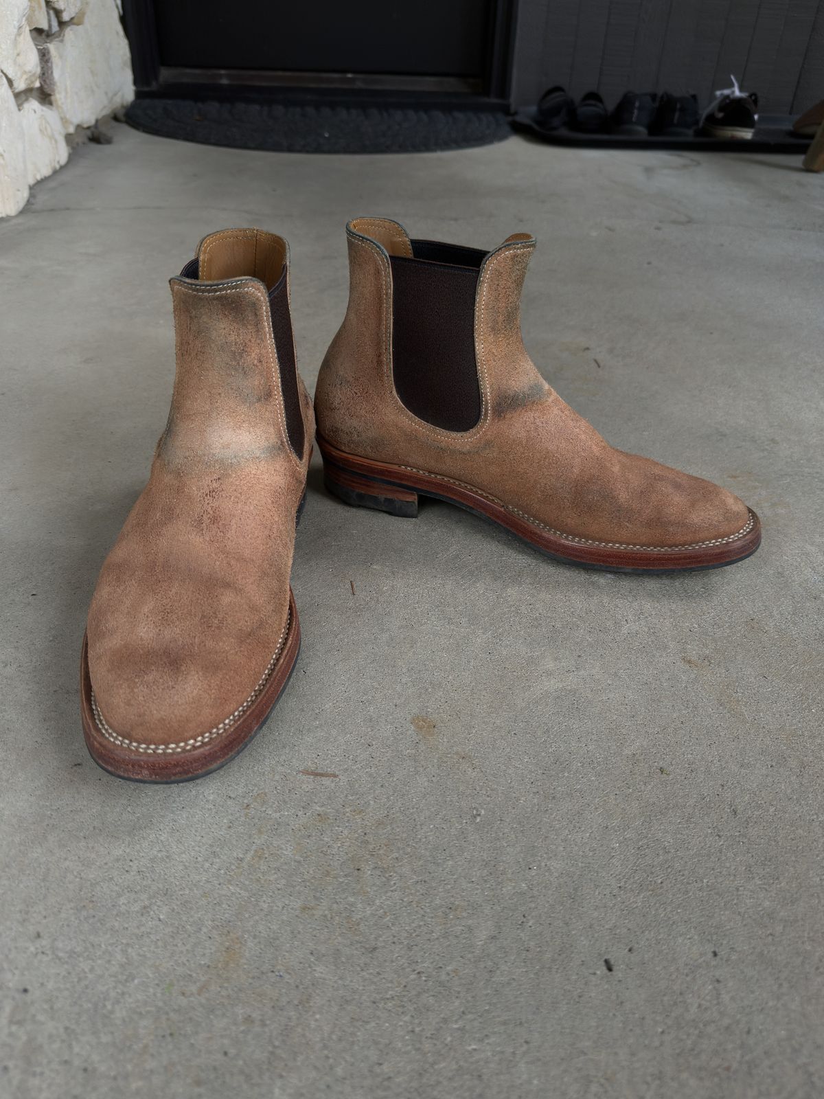 Photo by bbart on March 1, 2026 of the Briselblack The Seventh Chelsea Boot in Maryam Natural Horsebutt Roughout.